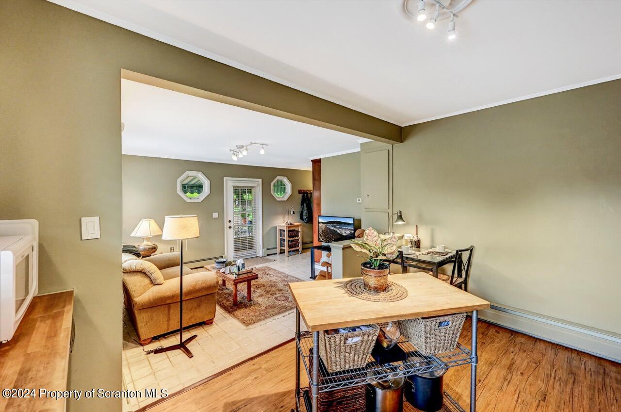 400 Montrose Avenue L113