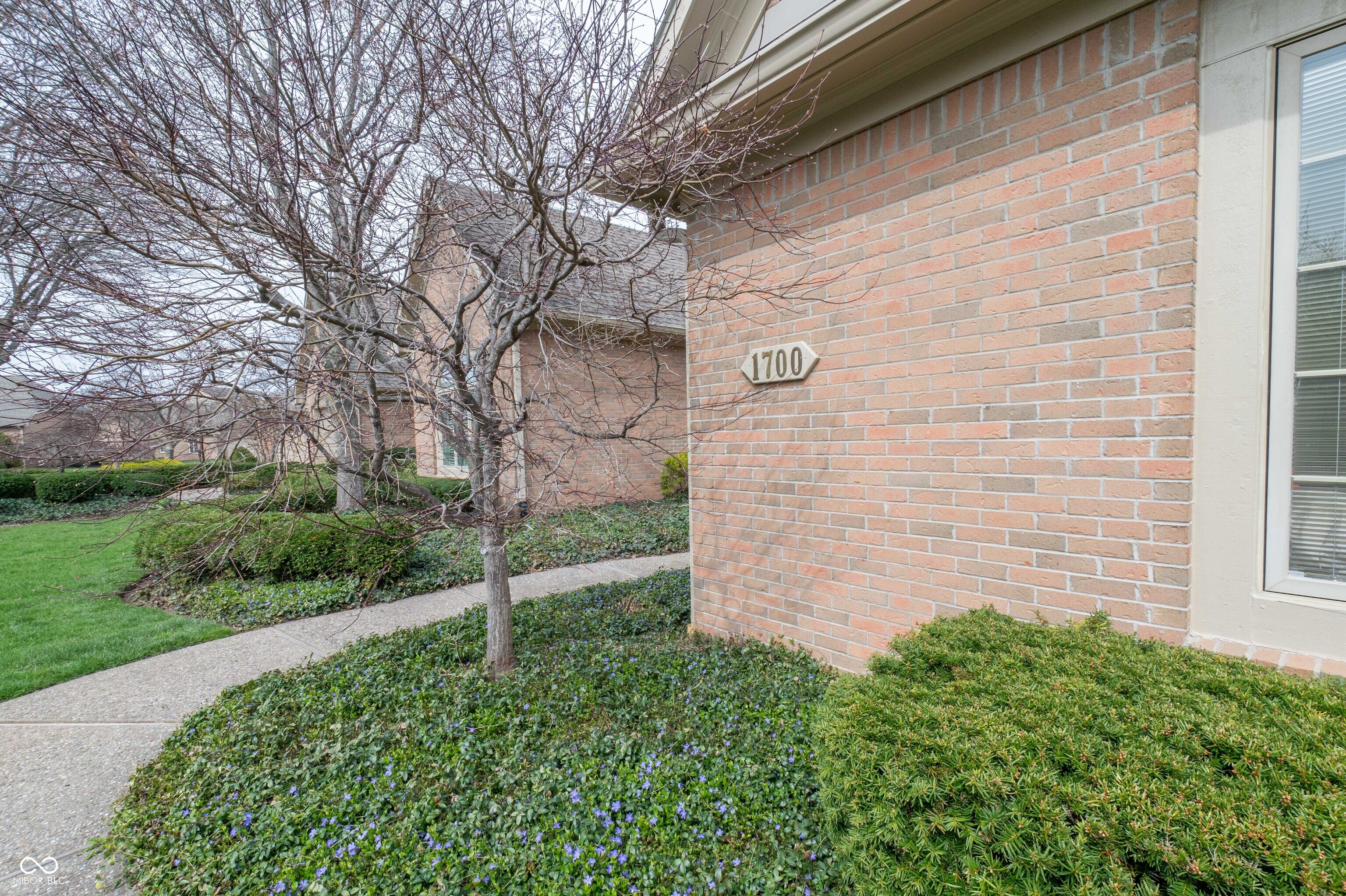 1700 Pathway Drive S