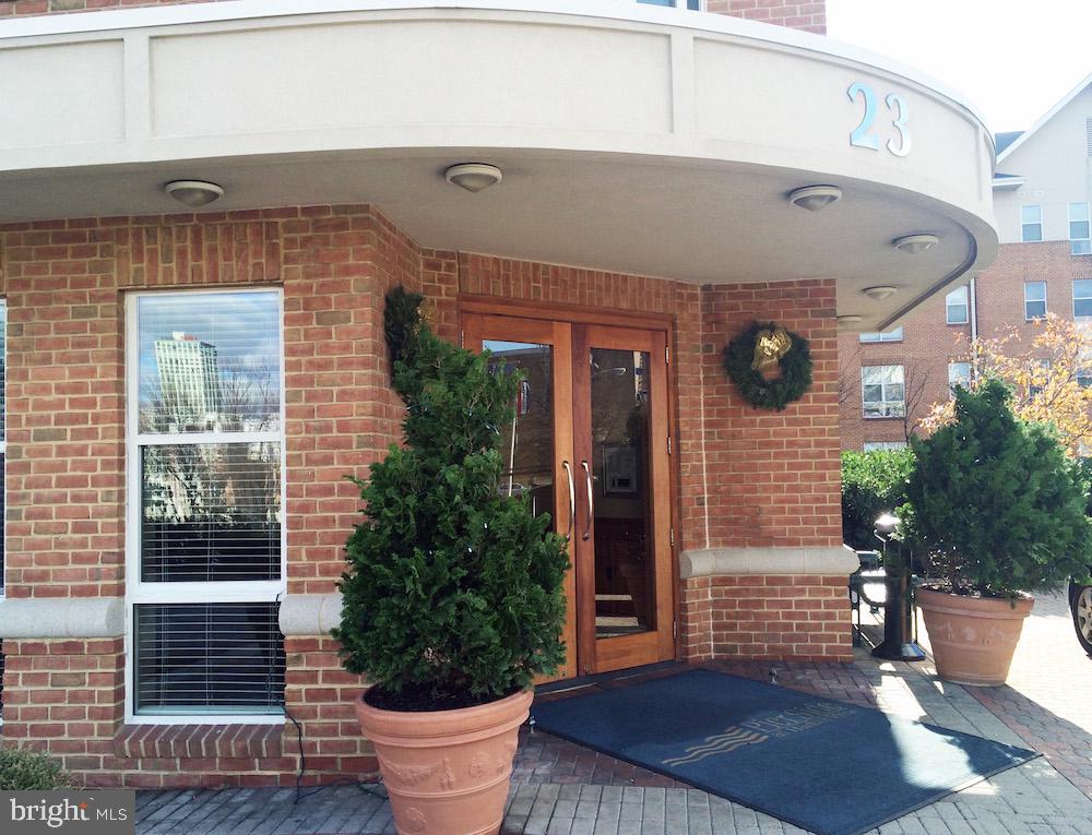 23 Pierside Drive #130 is a beautiful waterfront community unit offered at an even better price! This one-bedroom, with working space , one-bath and an open floor plan!Residents of Pierside enjoy exceptional amenities including 24-hour front desk service, underground parking, two on-site health clubs, and a stunning outdoor pool.Located just steps from gourmet restaurants, vibrant nightlife, professional sports stadiums, and Baltimore’s famous Inner Harbor, this home offers the perfect blend of comfort, convenience, and city living.Don’t miss this opportunity to enjoy luxury waterfront living at an incredible value!