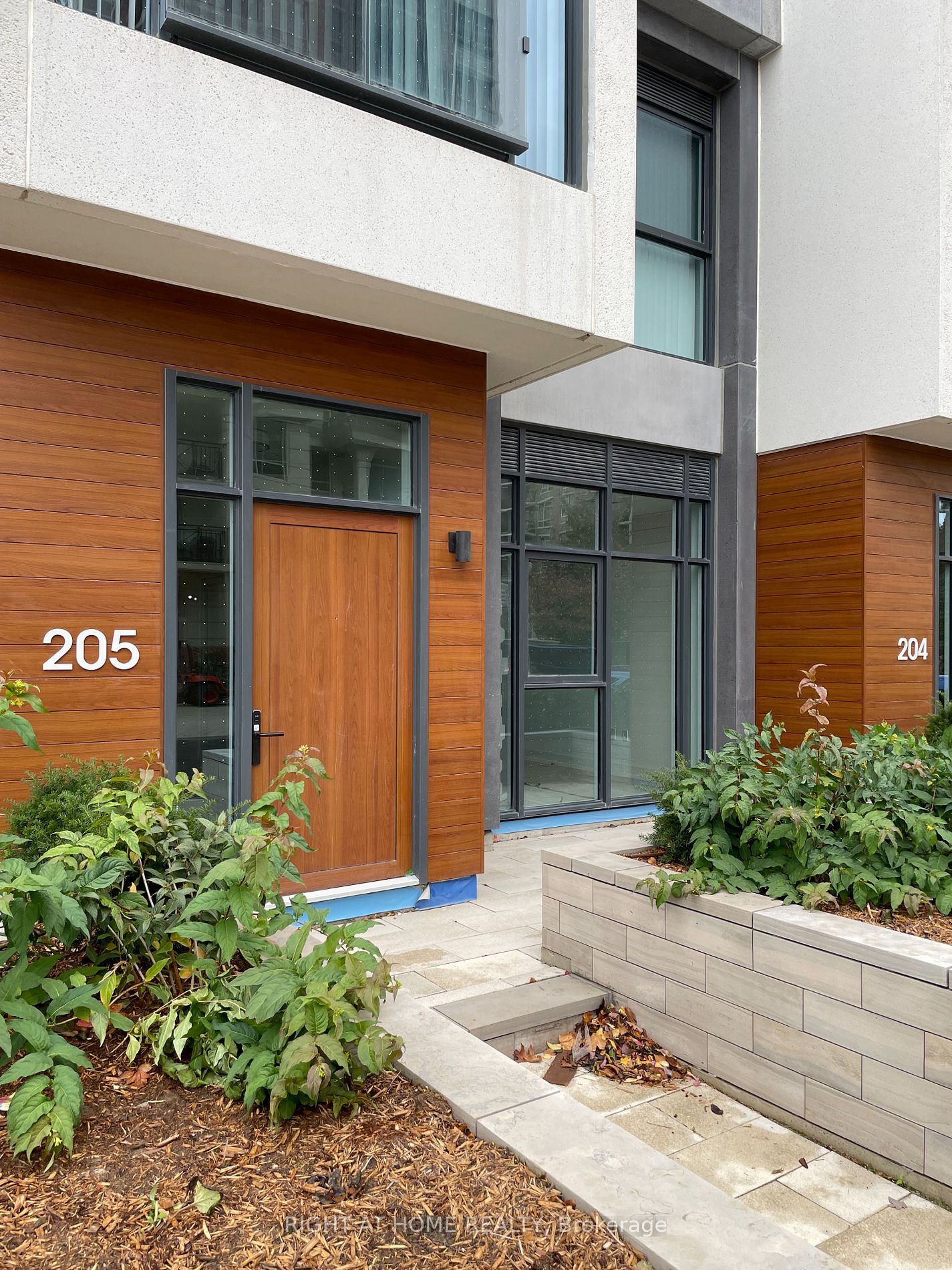 30 Inn On The Park Dr 205