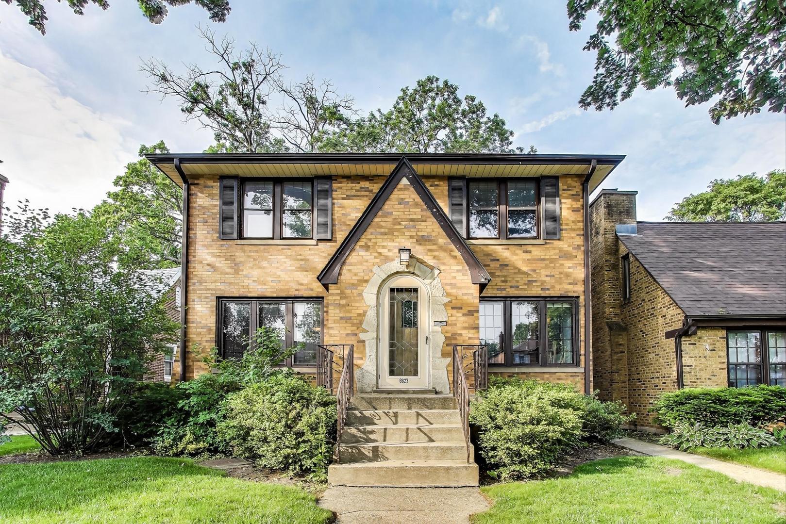 Welcome to 6623 N. Sioux Avenue, a 3 bed and 2 bath charming and well maintained home in the heart of Chicago's desirable Edgebrook neighborhood. This property has classic Chicago character. Well maintained exterior, beautiful curb appeal with a welcoming front entrance. Recent roof (Under 5 Years Old). Drain tile system, sump pump with backup battery & flood control. Generous room sizes and natural light throughout. Situated in a quiet, tree-lined street, close to parks, shopping, and great local schools.