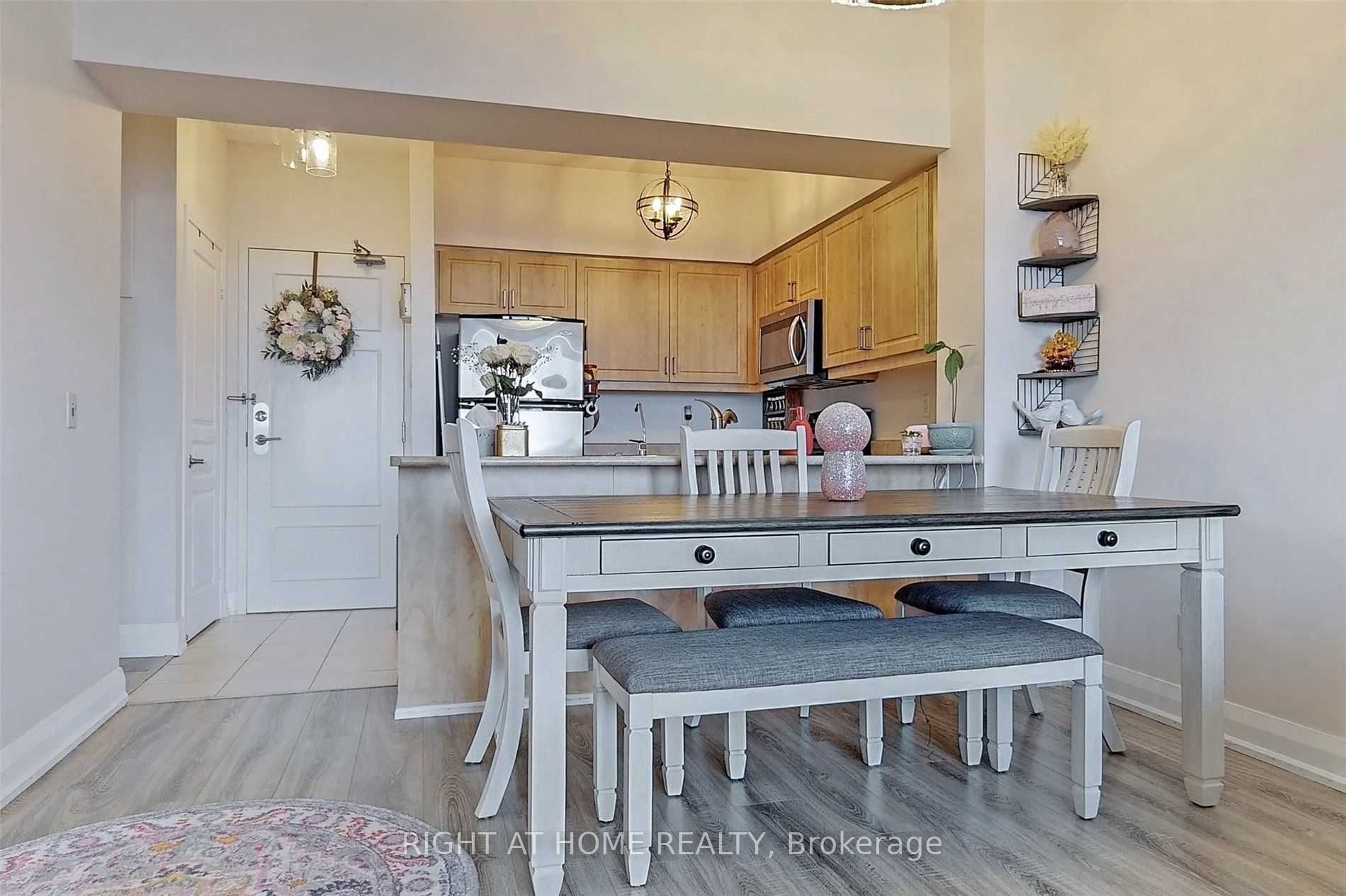 350 Red Maple Rd 817