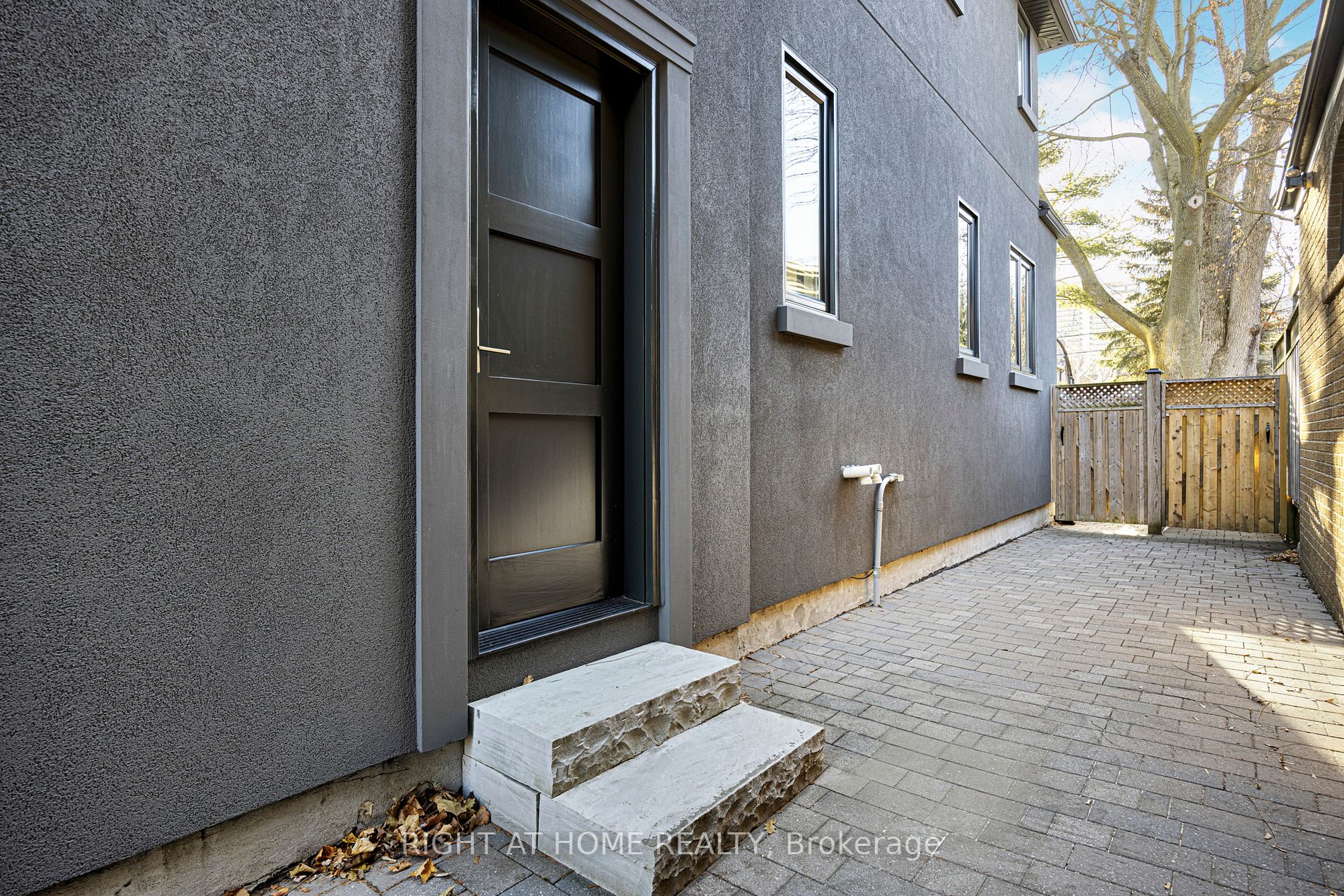 55 Stibbard Ave