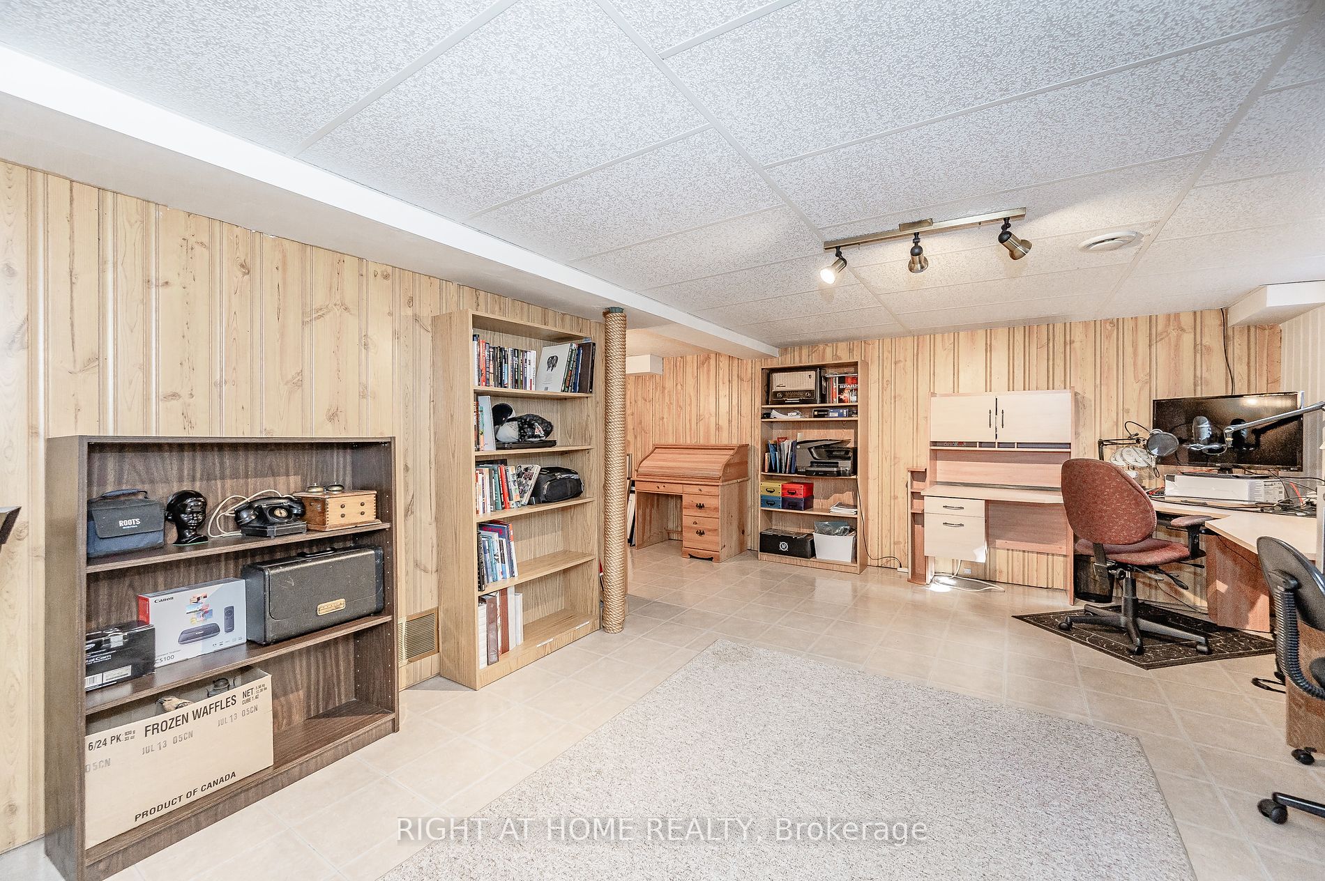 2211 Manchester Dr