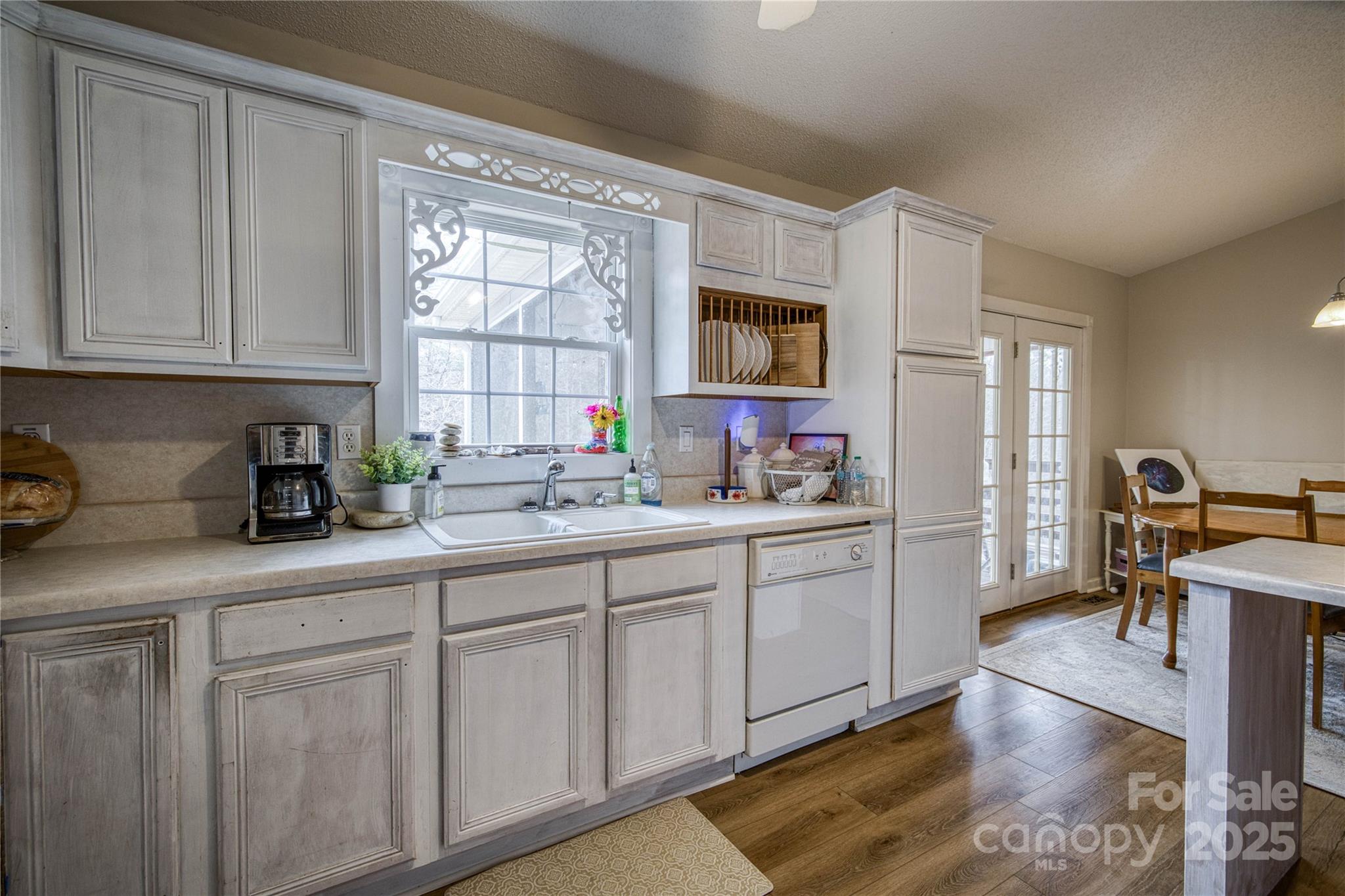 4381 Grover Place