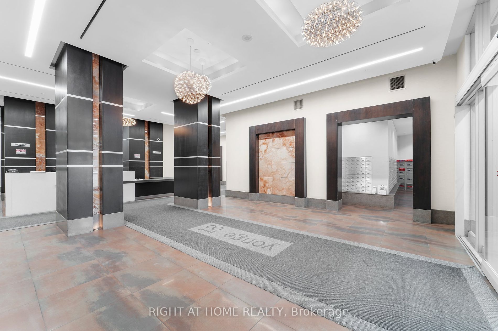 18 Yonge St 2315