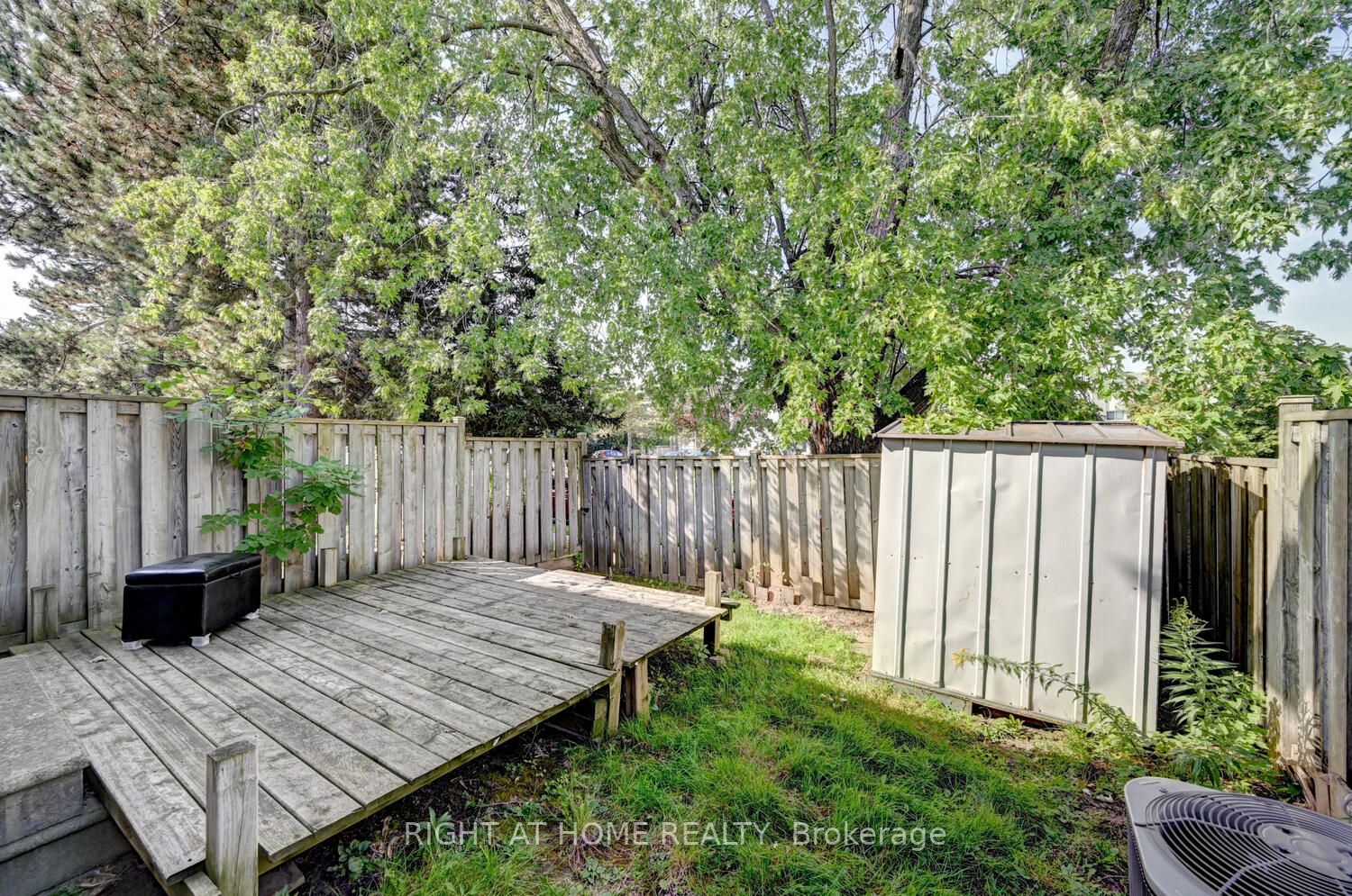 32 Mowat Blvd 60