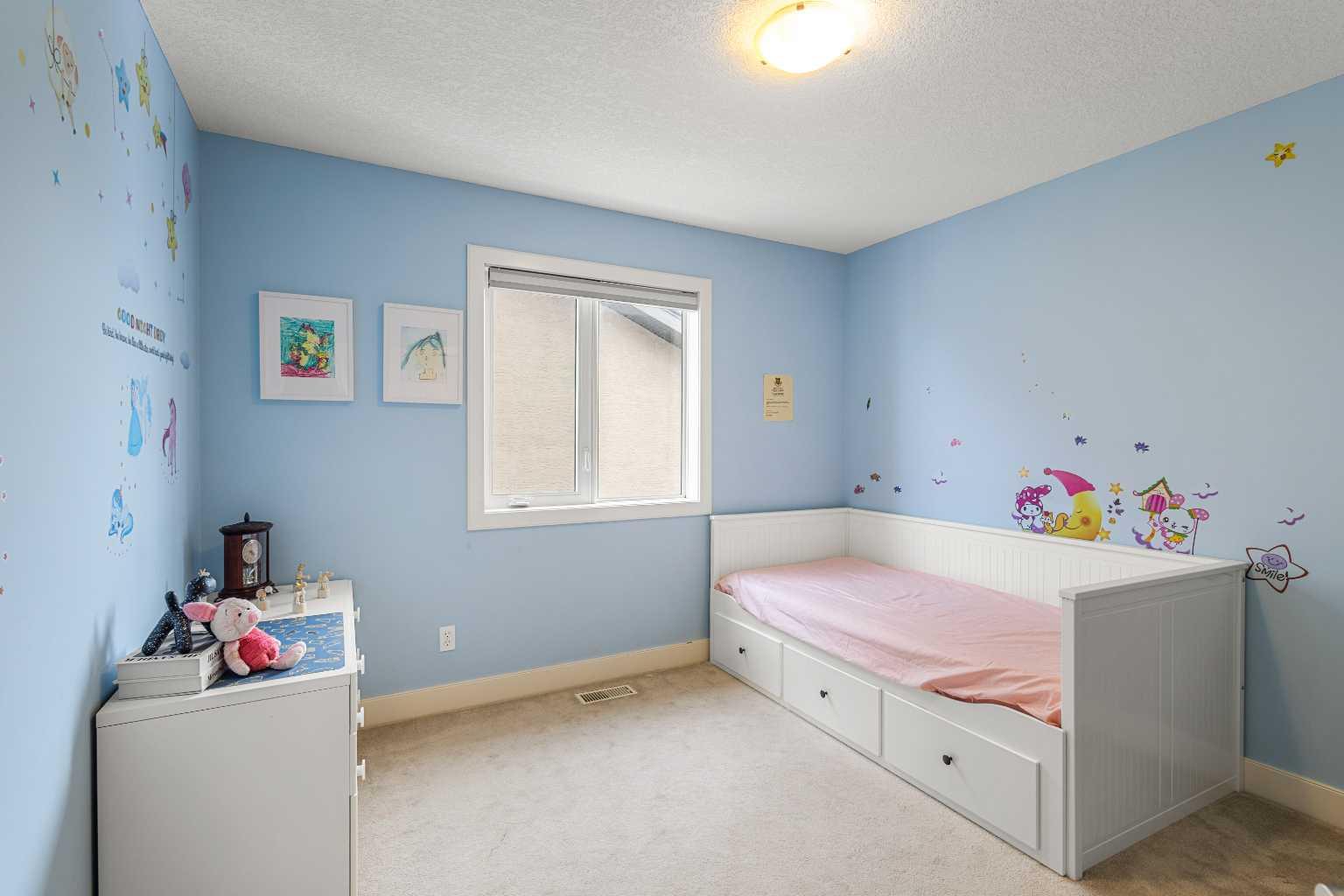 86 Royal Ridge Mount NW