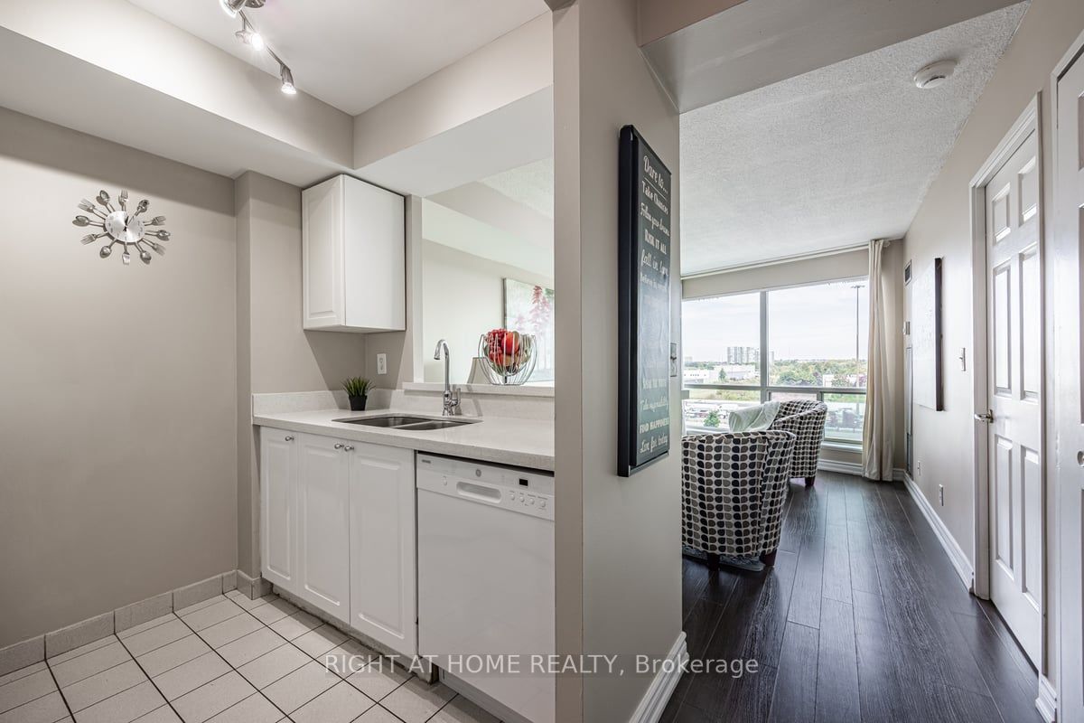 18 Lee Centre Dr 501