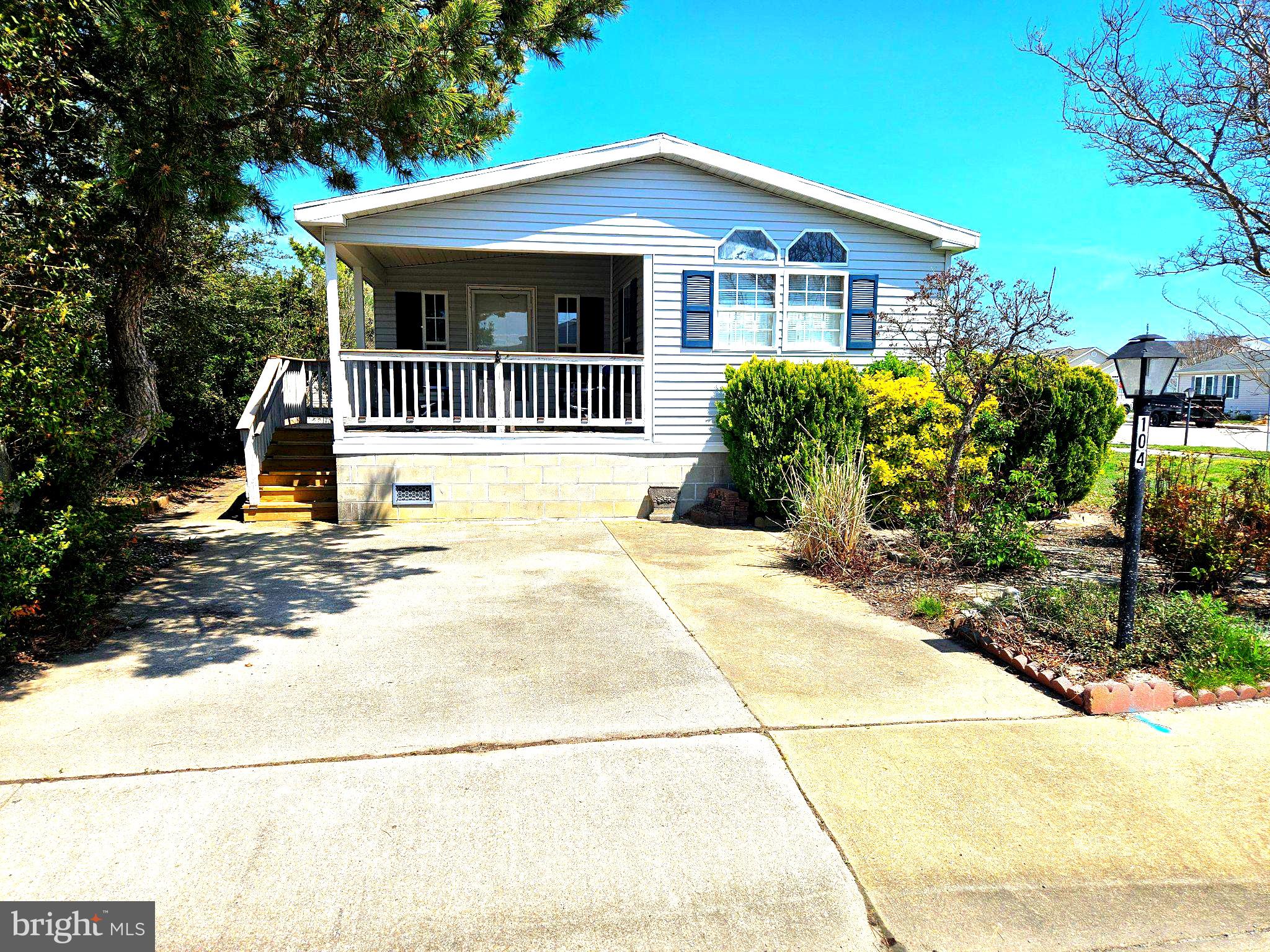 104 Assateague Ct  
