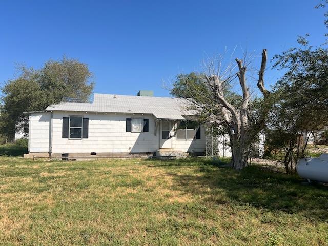THIS PROPERTY HAS 3 HOMES FRONT HOUSE IS RENTED BACK TWO HOUSES NEED WORK ONE IS 962 SQ FT AND 588 SQ FT TENANT IS IN FRONT HOUSE HAVE TO CALL FOR APPOINTMENT MUST HAVE 48 HOURS NOTICE 432-889-2124