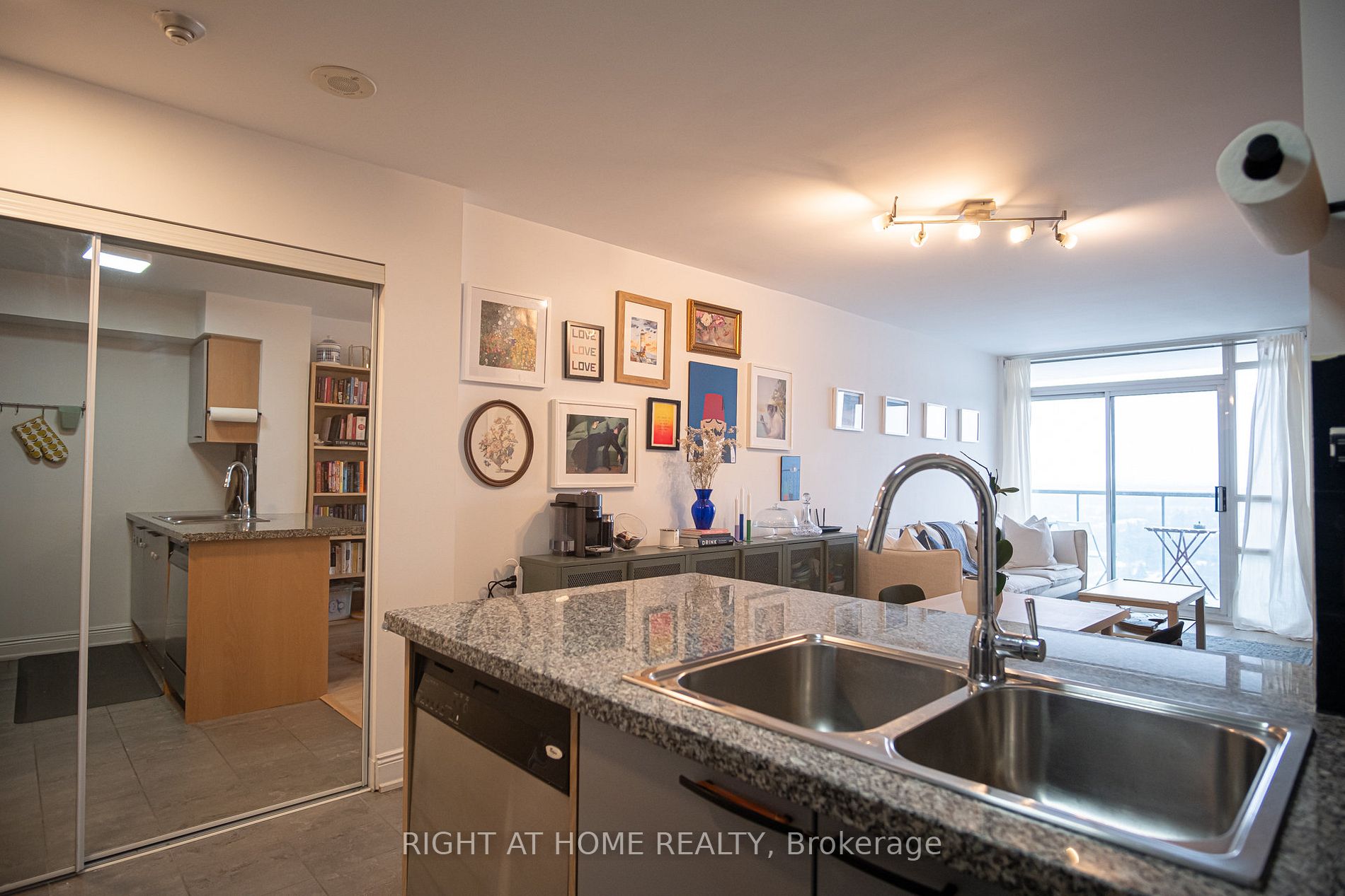 16 Harrison Garden Blvd 2402