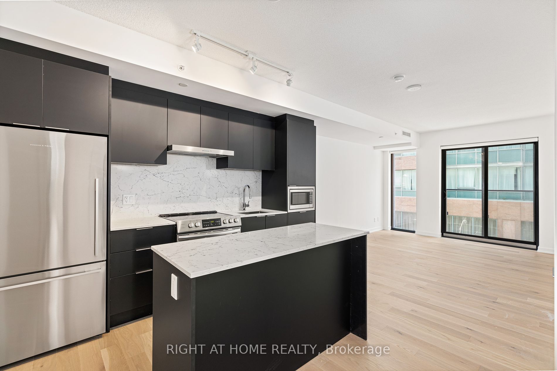 25 E Richmond St 315