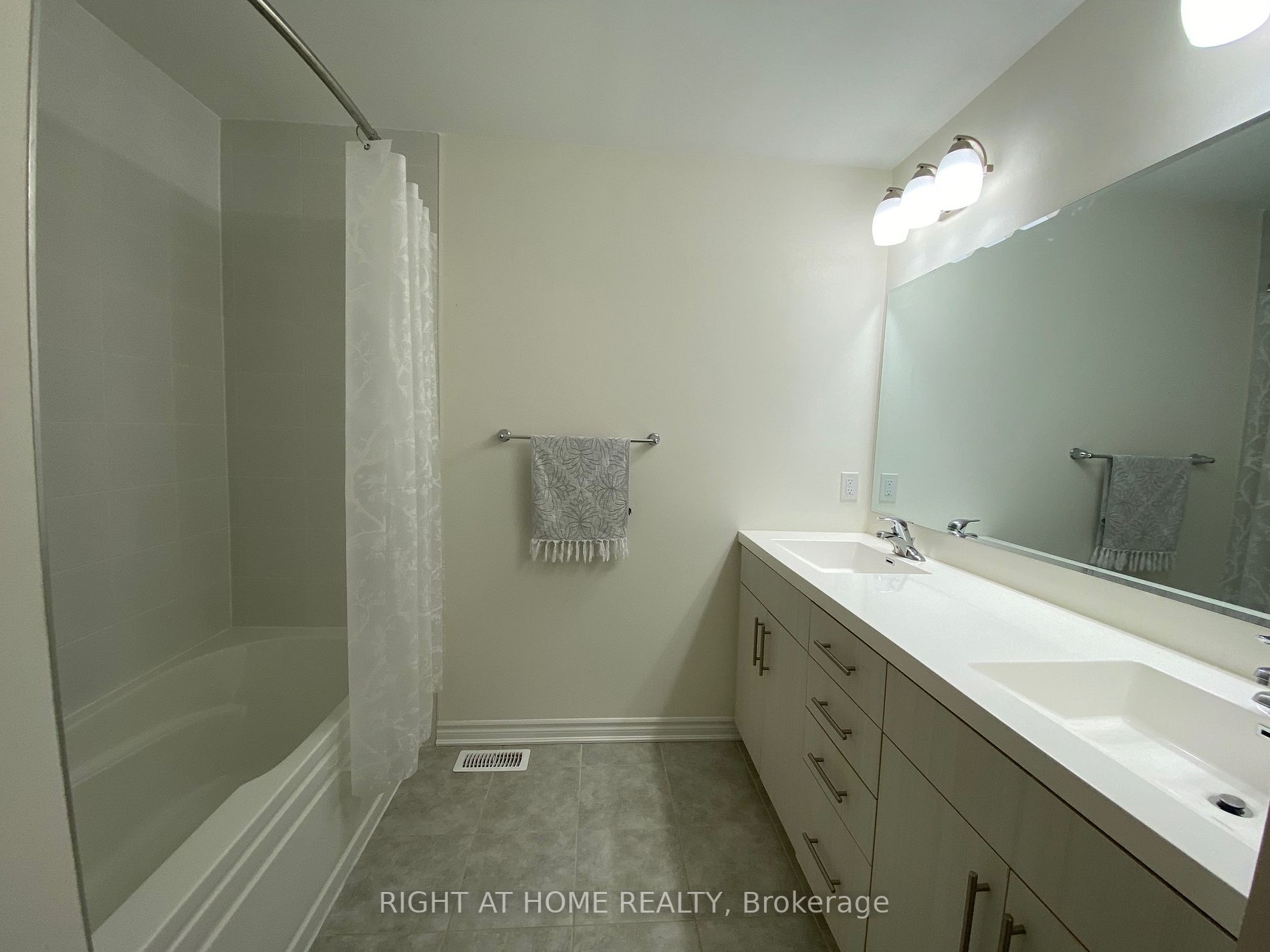 1125 Leger Way 25