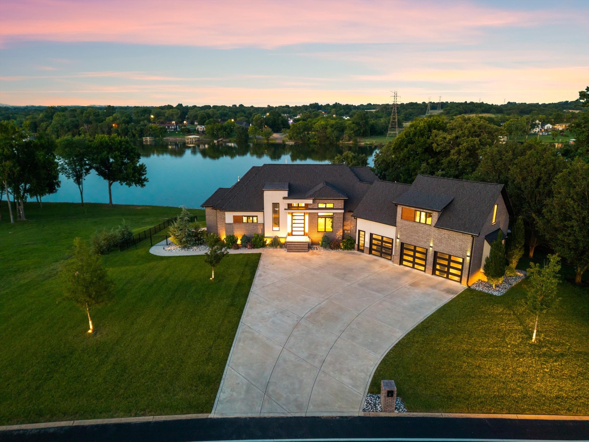 556 Bay Point Dr