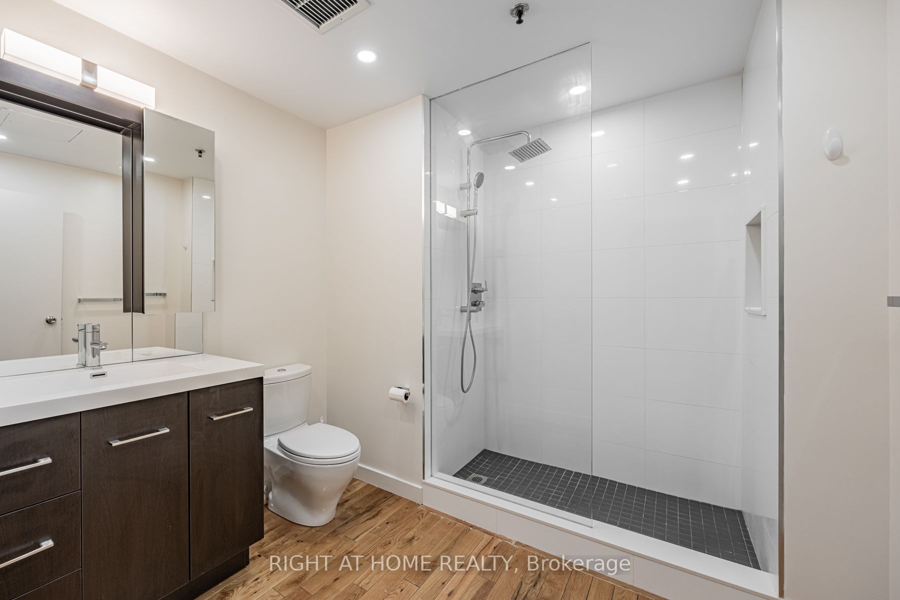 90 Sherbourne St 205