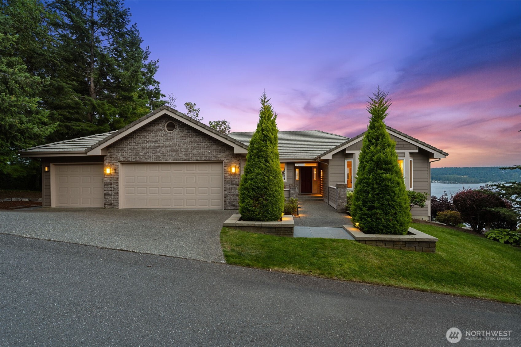 7 33rd Avenue NW