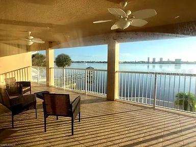 1647 Riverside Drive