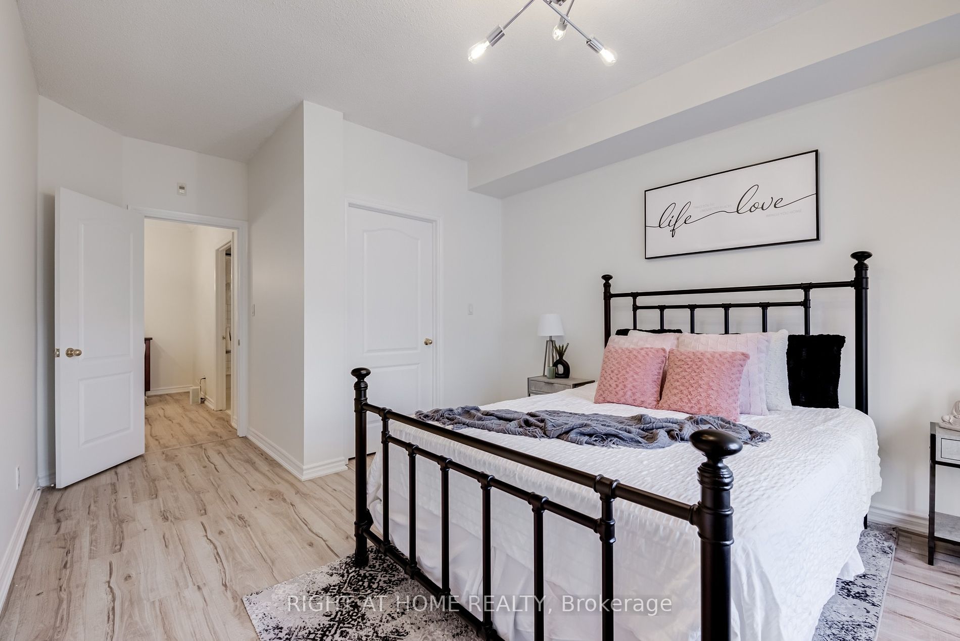 3351 Cawthra Rd 318