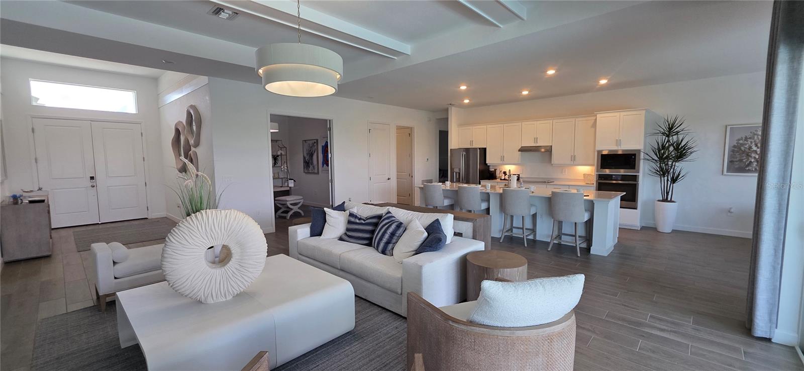 8006 Lakes Edge Lane