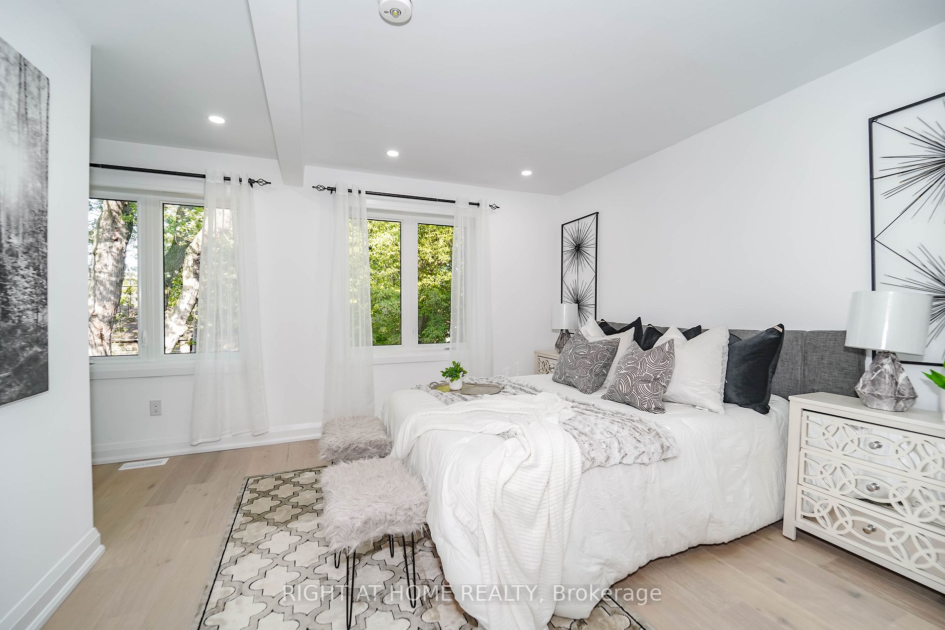 801 Coxwell Ave