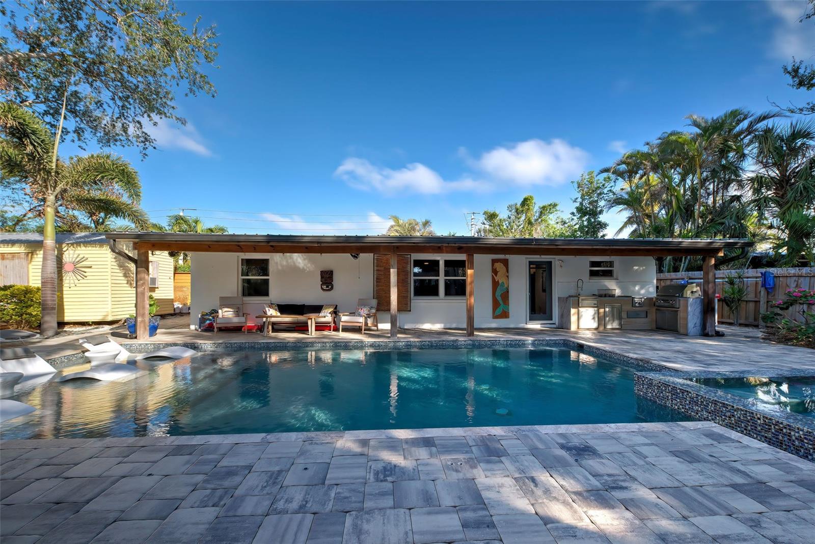 315 Palmetto Road W