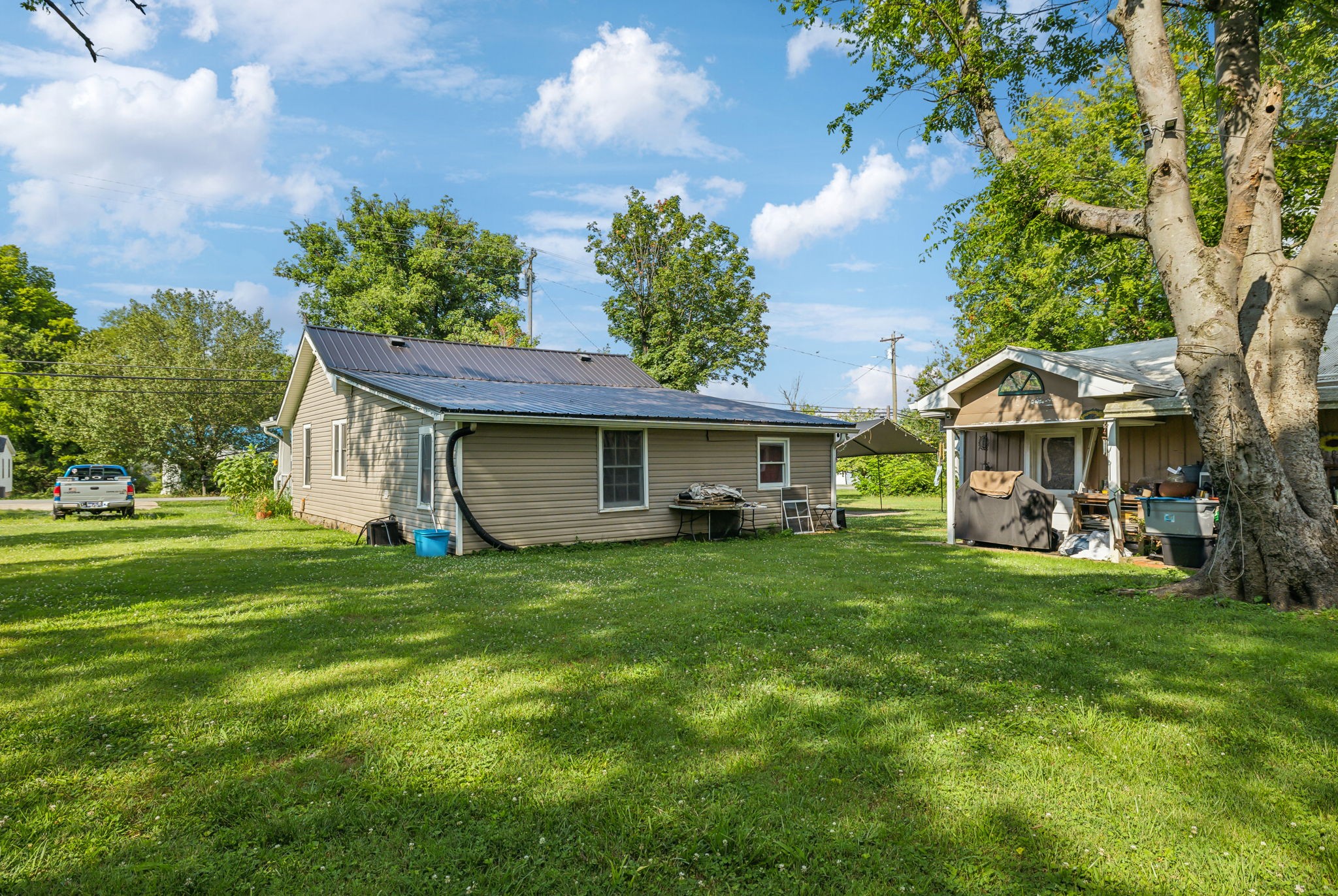 211 W Adams Ave