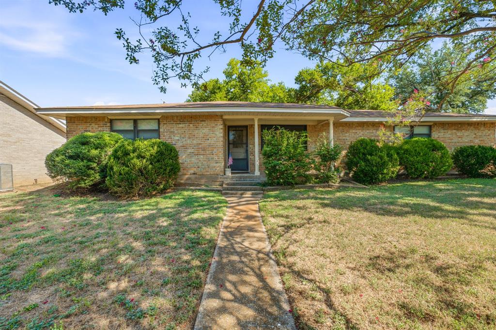 904  Spanish Trail Drive , Granbury, TX, 