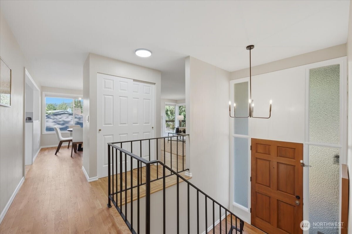 Sunny and bright entry