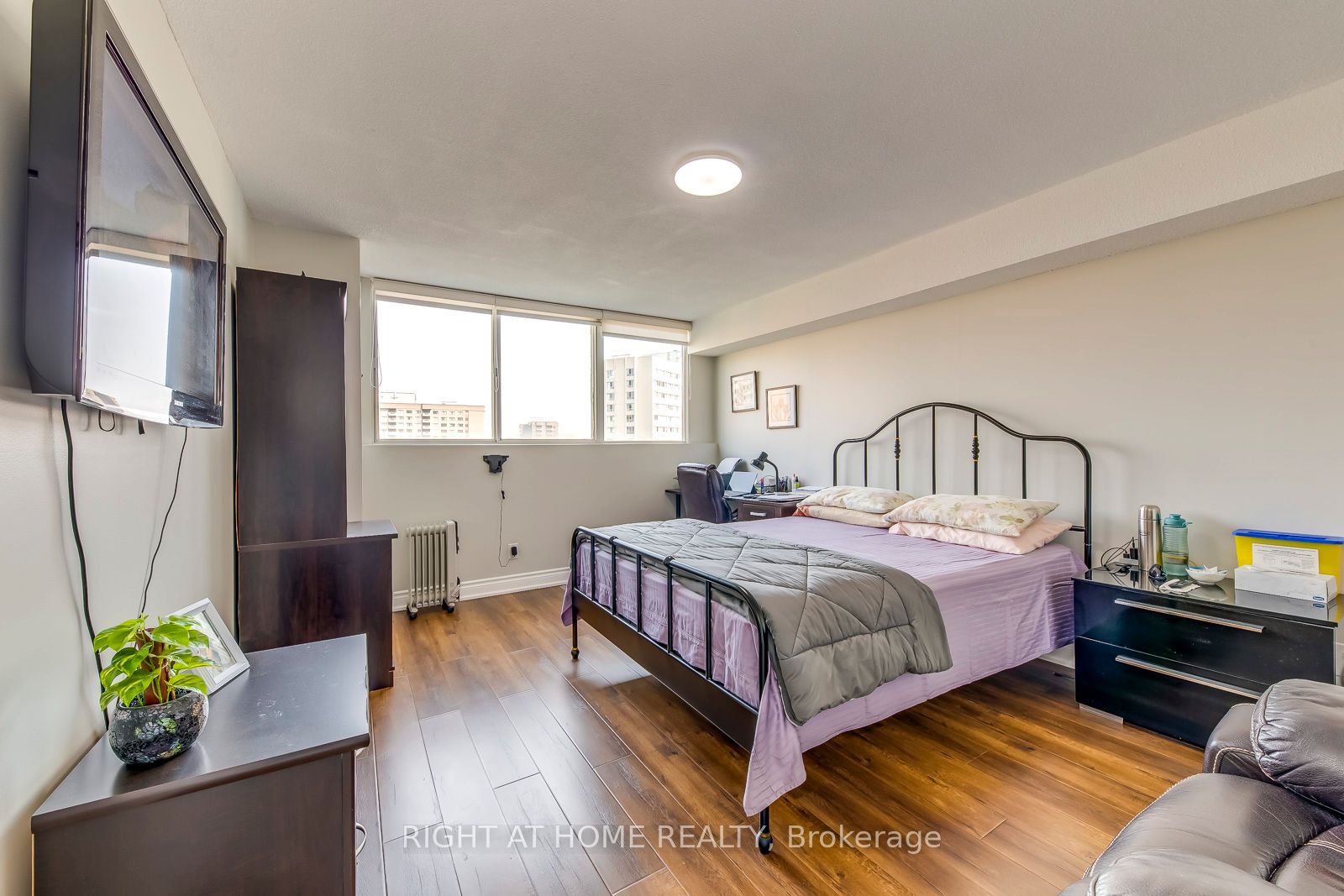 3700 Kaneff Cres 1412