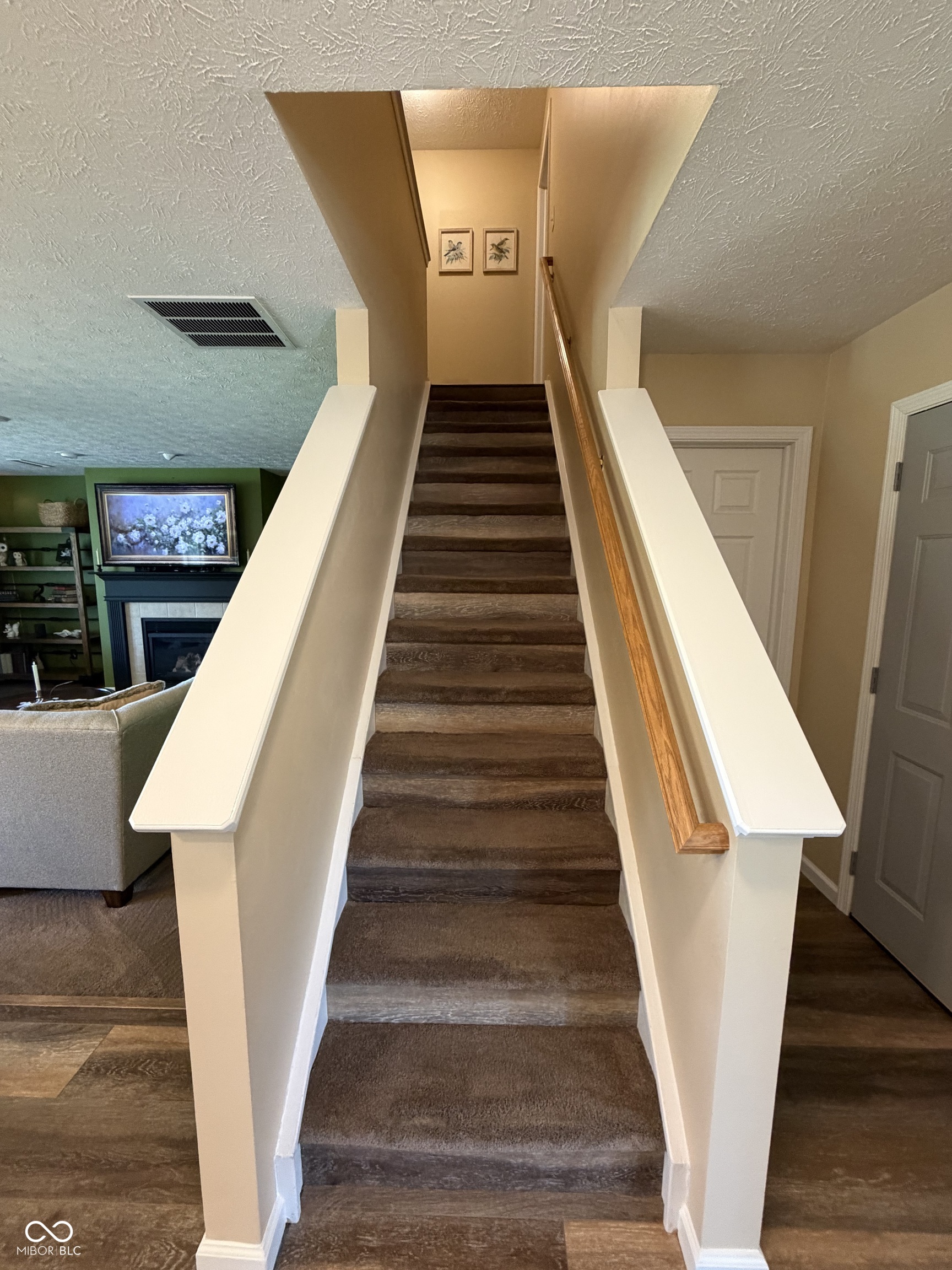 5752 Columbia Circle S