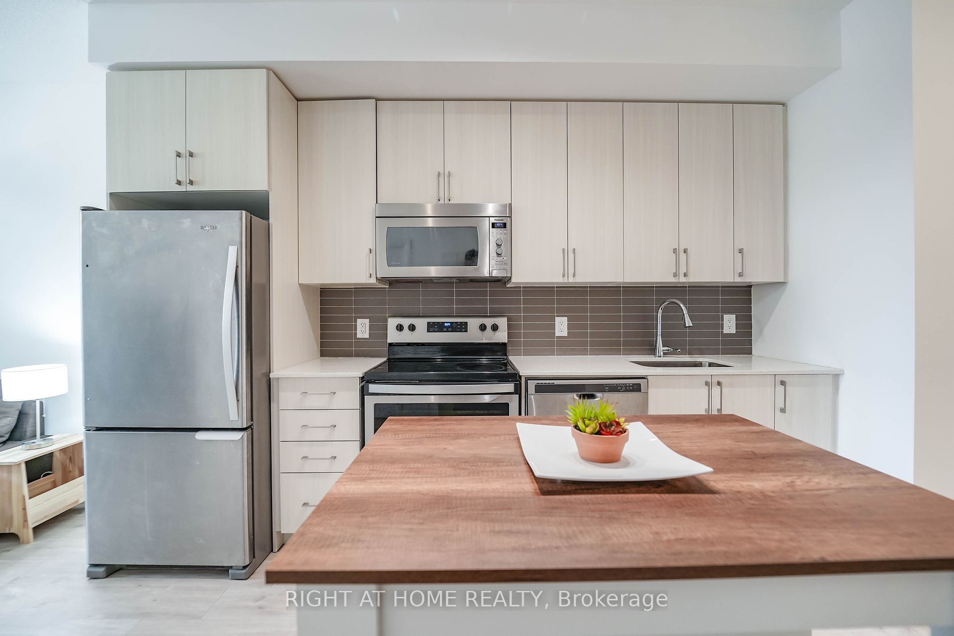 591 E Sheppard Ave 705