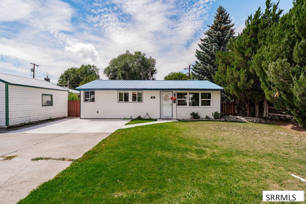 685 James Place