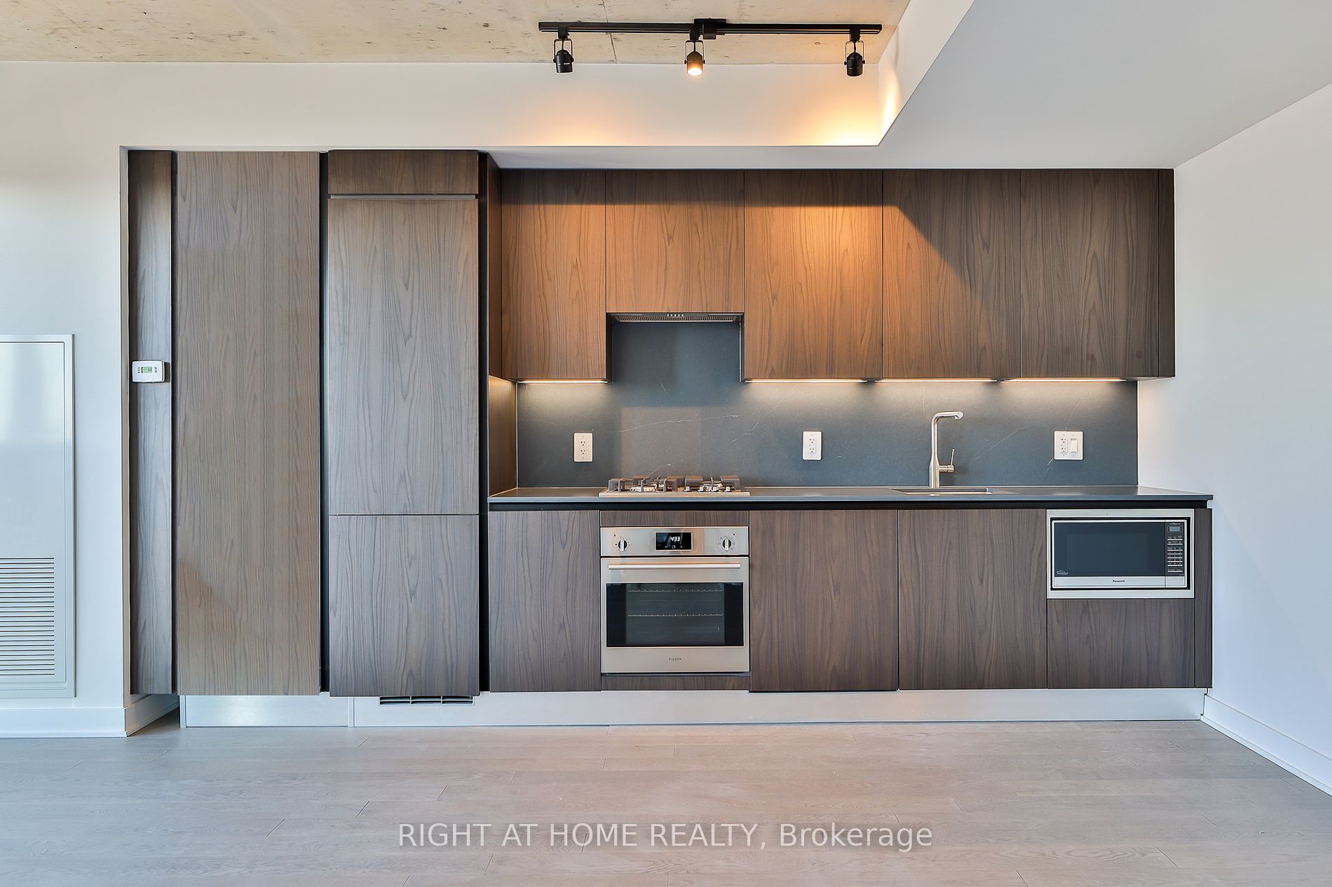 2720 W Dundas St 509