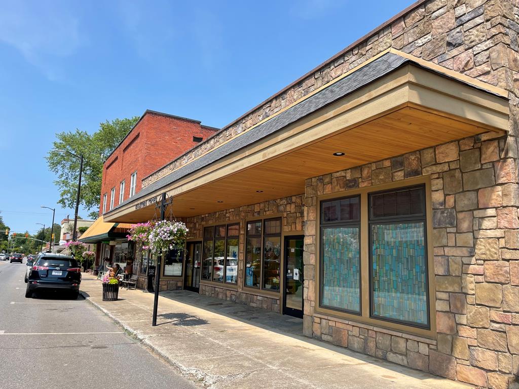 One of the nicest buildings in the Town of Andrews that was completely refurbished including approx. 6000 feet of hardwood flooring. Several offices and a ballroom area that has about 3000 sq. ft.