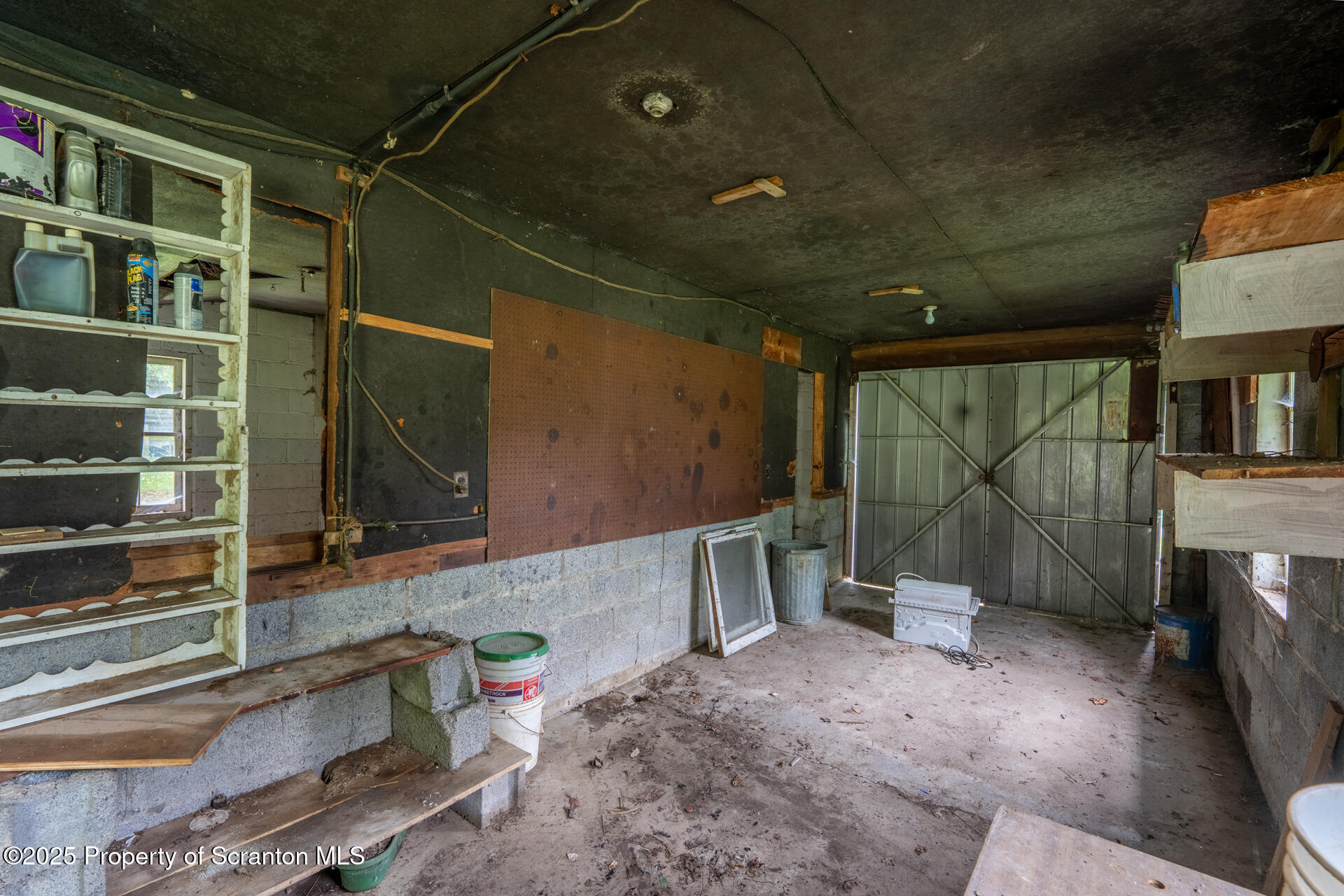 1942 Hess Road