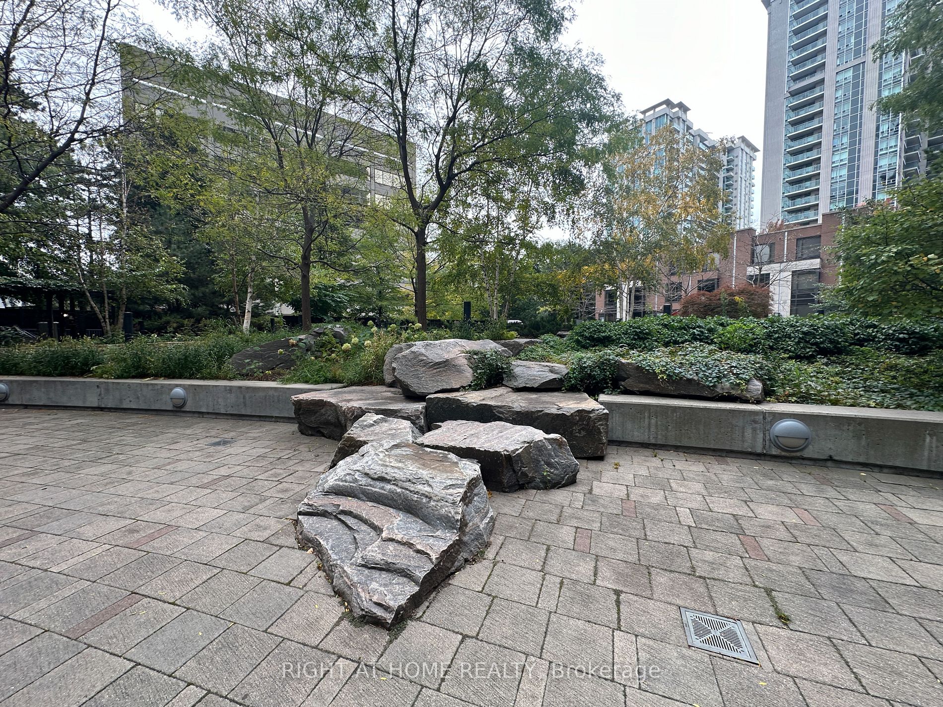 33 E Sheppard Ave 1205