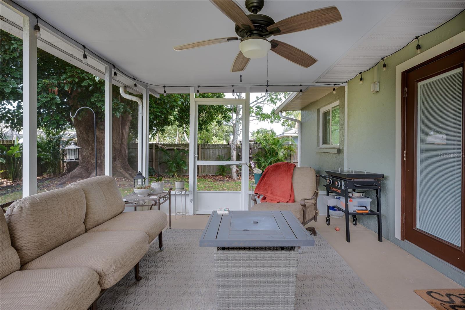 327 43rd Street Boulevard W