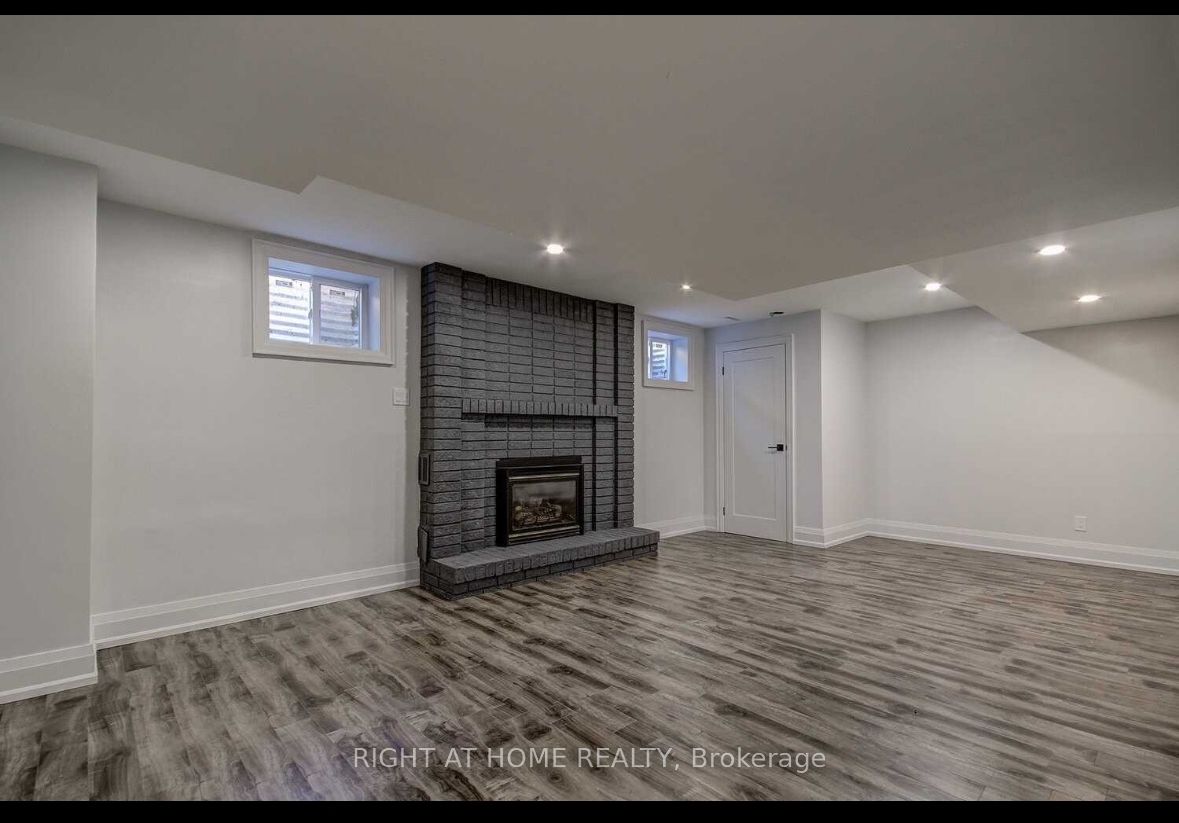 17 Woodgreen Dr