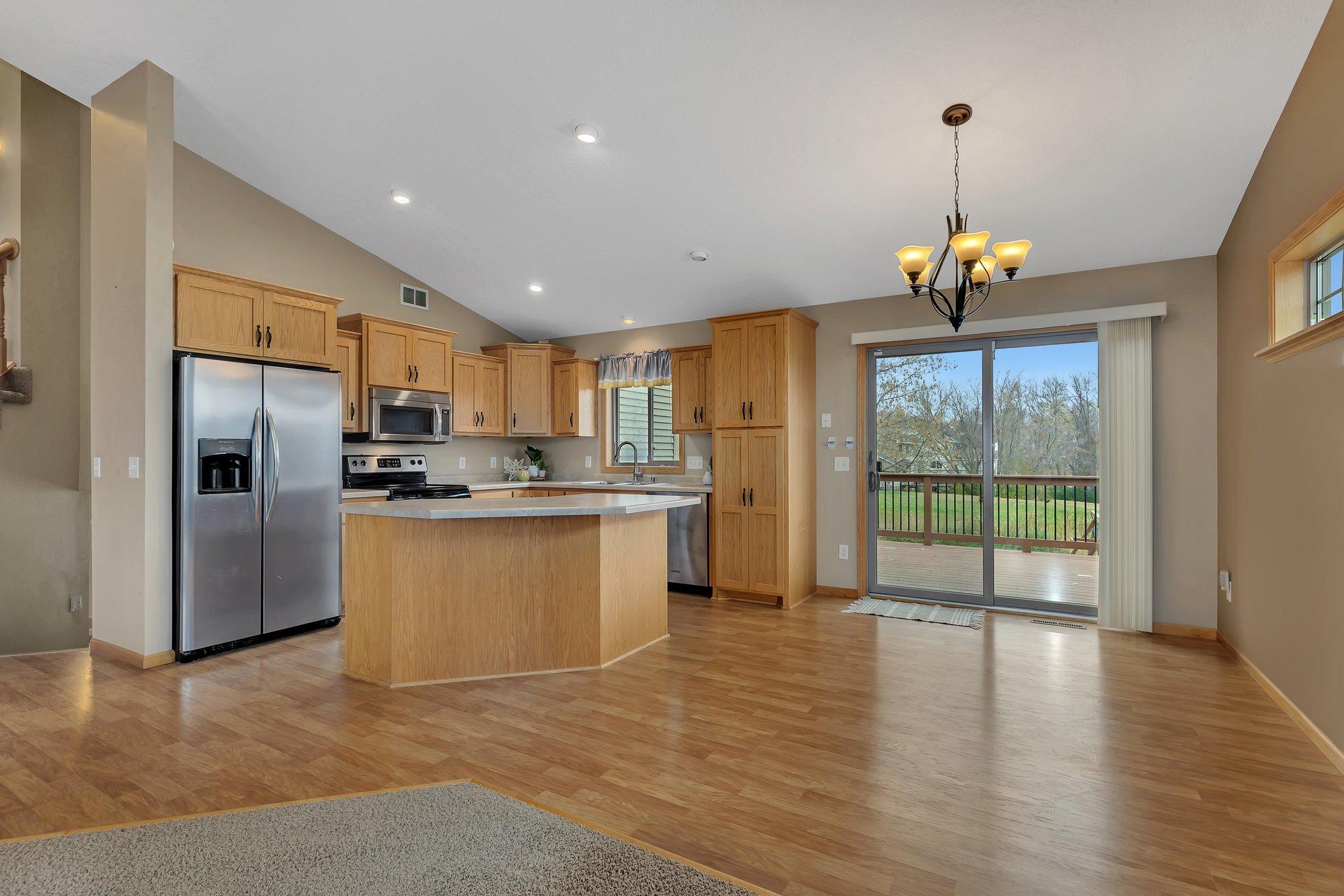 209 Iverson Street W