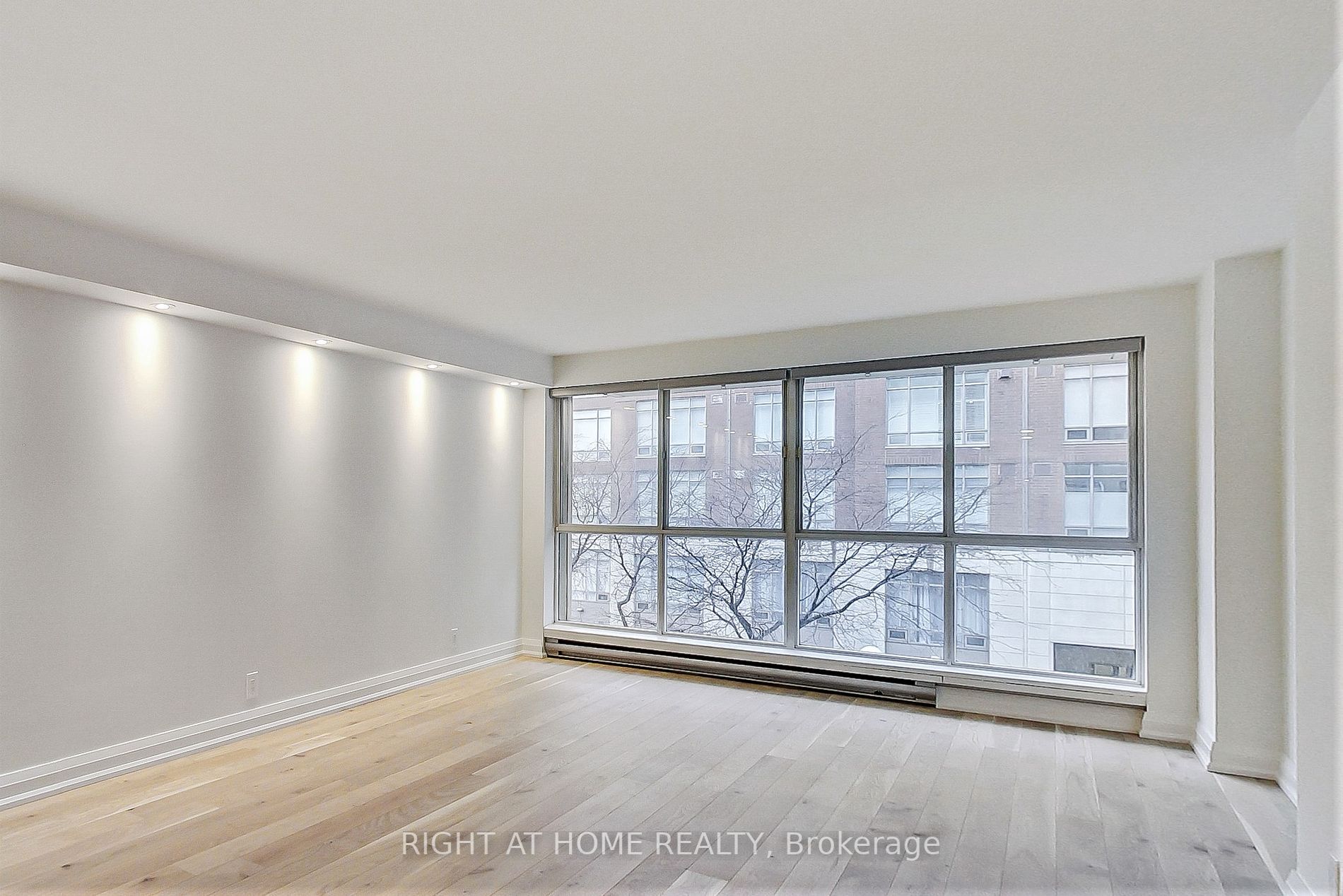 480 W Queens Quay 302W