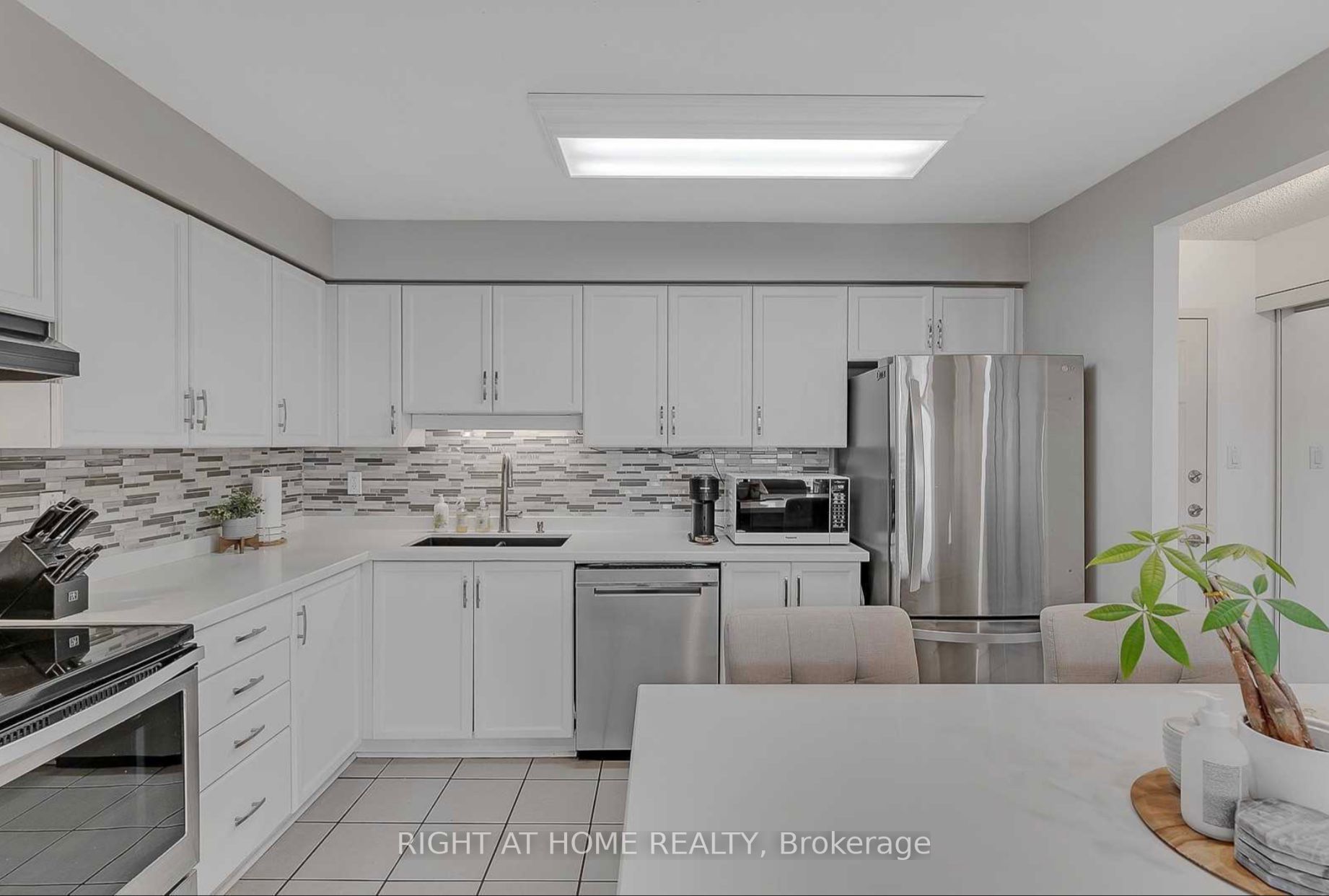 309 E Major Mackenzie Dr 1014