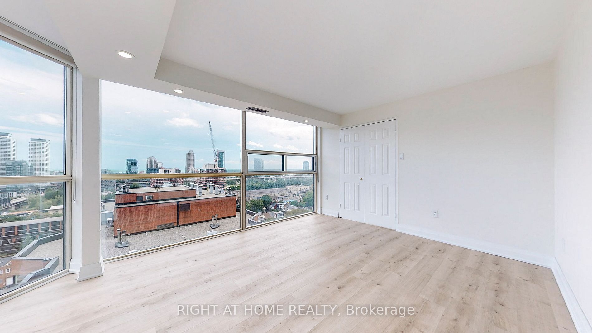 705 W King St 1802