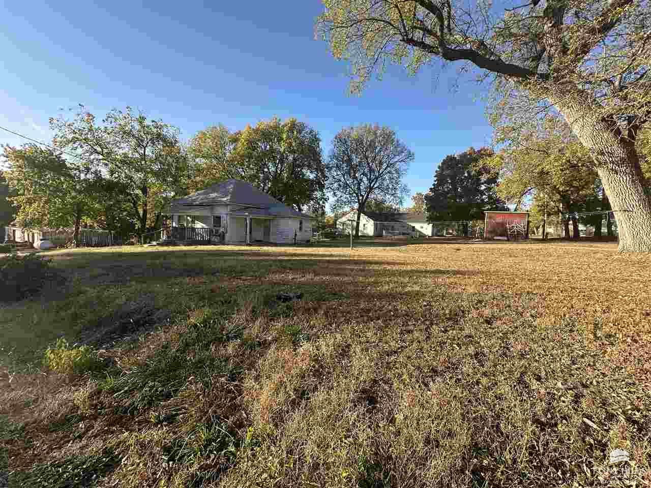 114 W Chestnut Street