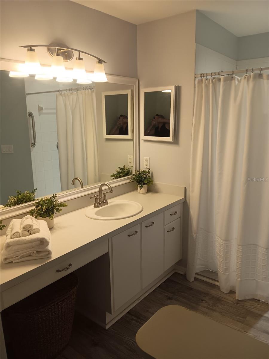 11148 Hollander Avenue