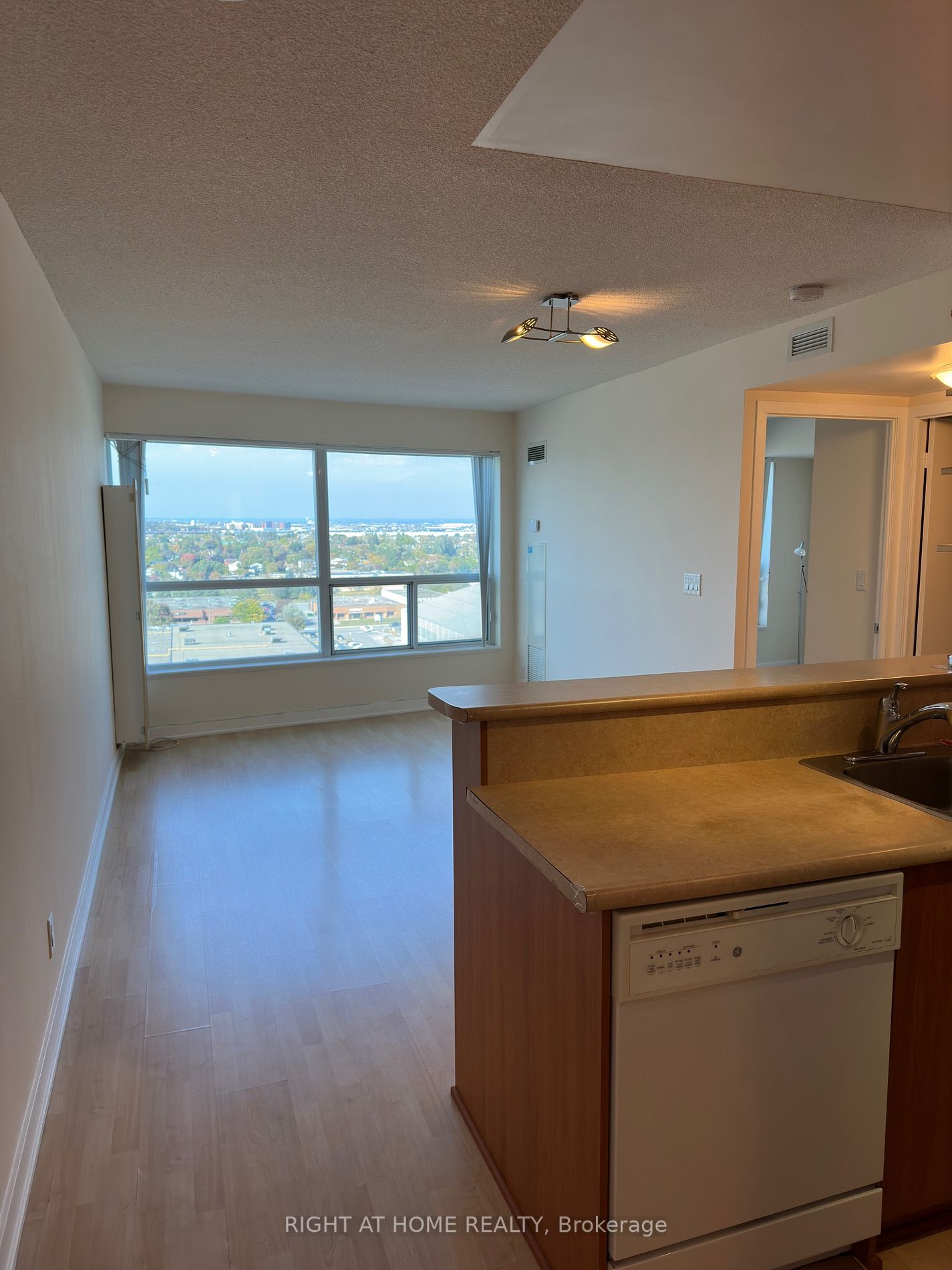 38 Lee Centre Dr 1715