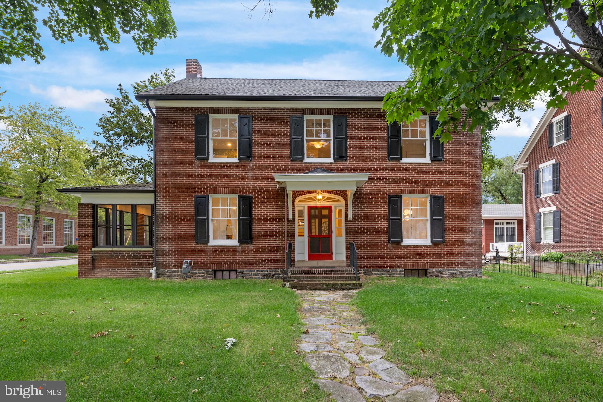 155 W Lincoln Avenue