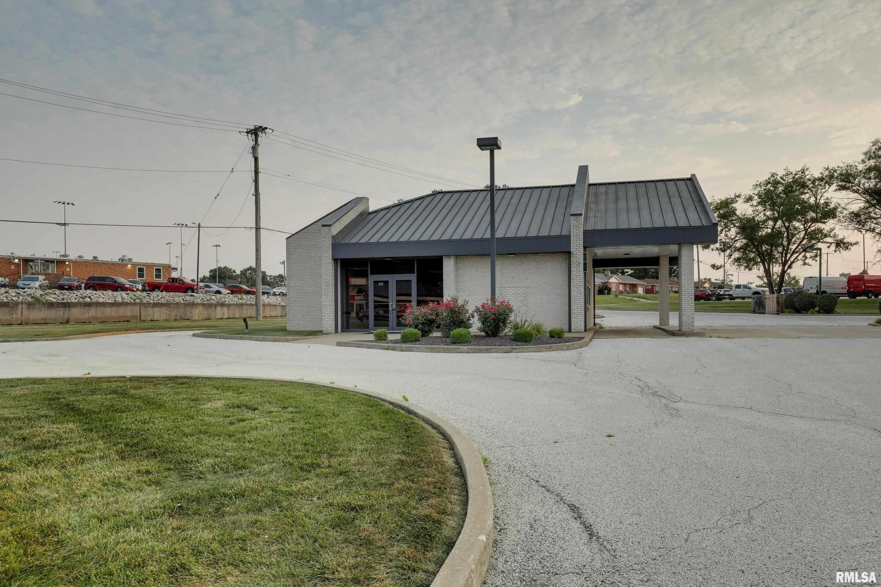 101 N 36th St is a 1,272 SF retail building with a drive-through, ideally positioned on a 0.61-acre corner lot at the signalized intersection of 36th Street and Maine Street in Quincy, IL. Built in 1994, the property offers 16 dedicated parking spaces (12.58/1,000 SF parking ratio) and is zoned Commercial C2. The space was most recently occupied by a bank and, before that, a jewelry store, leaving an open, easy-to-build-out layout suitable for office, retail, or commercial use. The site sits just three blocks from Broadway Street (IL Route 104), one of Quincy's primary retail corridors. Heavy traffic, +/- 18,850 vehicles.
