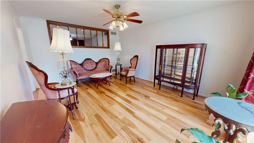 109 E Hardin Place