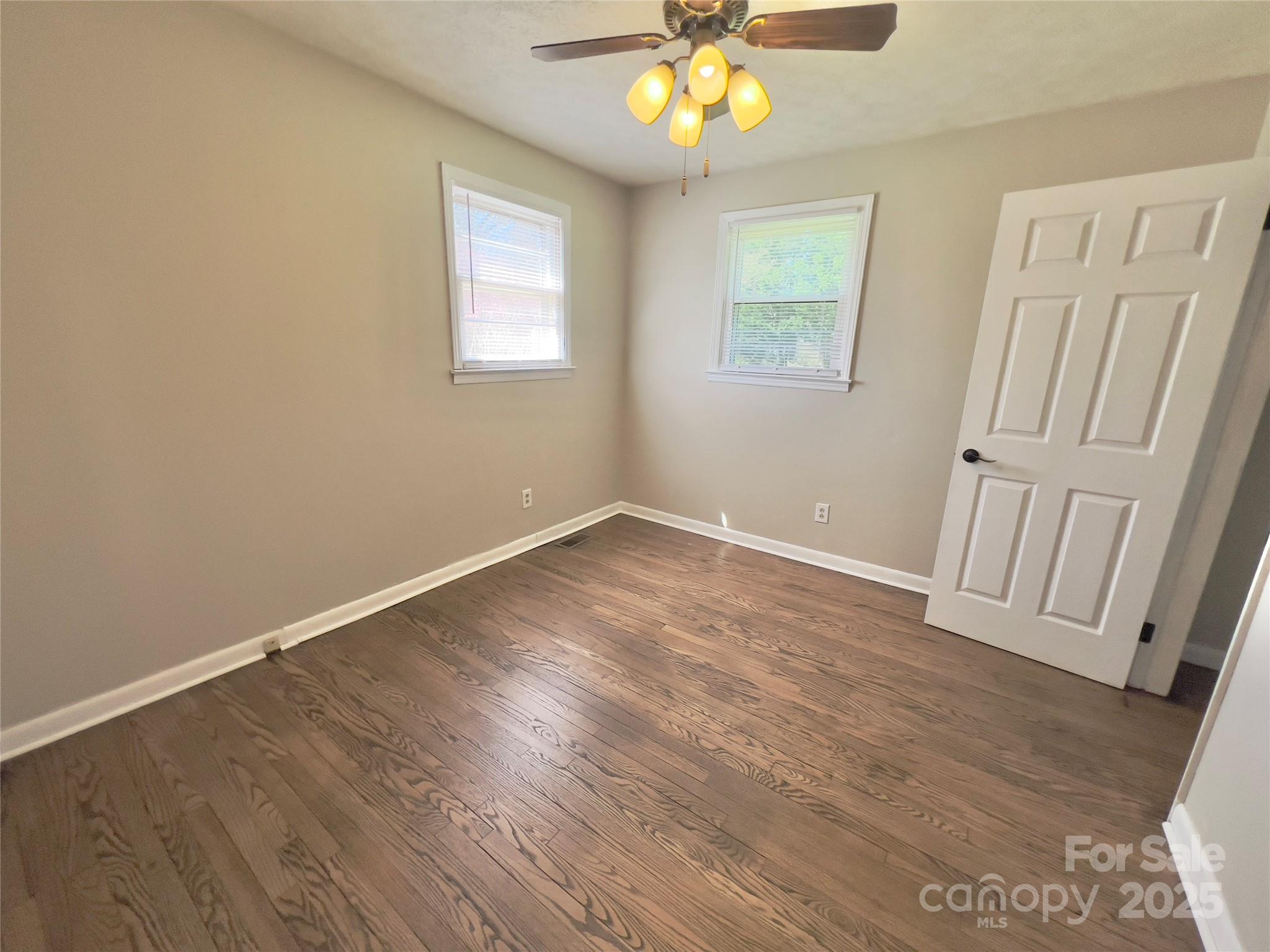 1905 26th Street NE